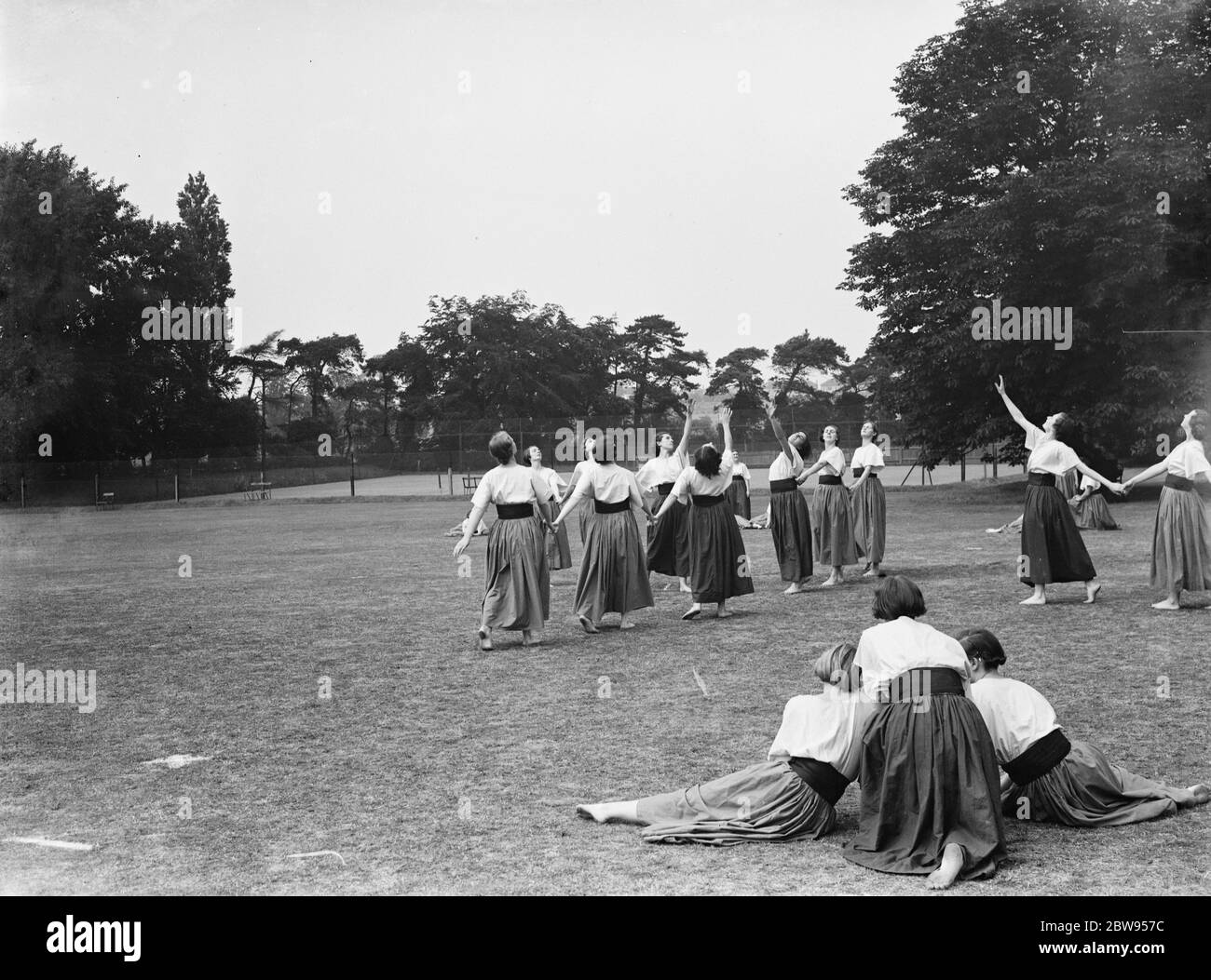 Bergman Osterberg College of Physical Education in Darford , Kent . Girls Hungarian dancing . 1936 Stock Photo