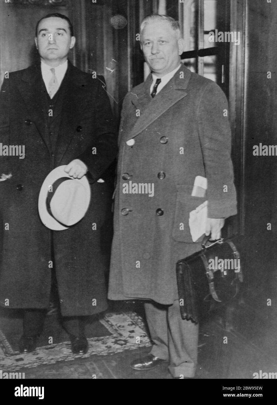 US despatches officers to bring back Insull . C A Bellows and A J Vlaches Illinois officers as they sailed aboard the Italian liner Roma with the intention of bringing Samuel Insull the Chicago financier back fromAthens where he has taken refuge . 10 November 1932 Stock Photo