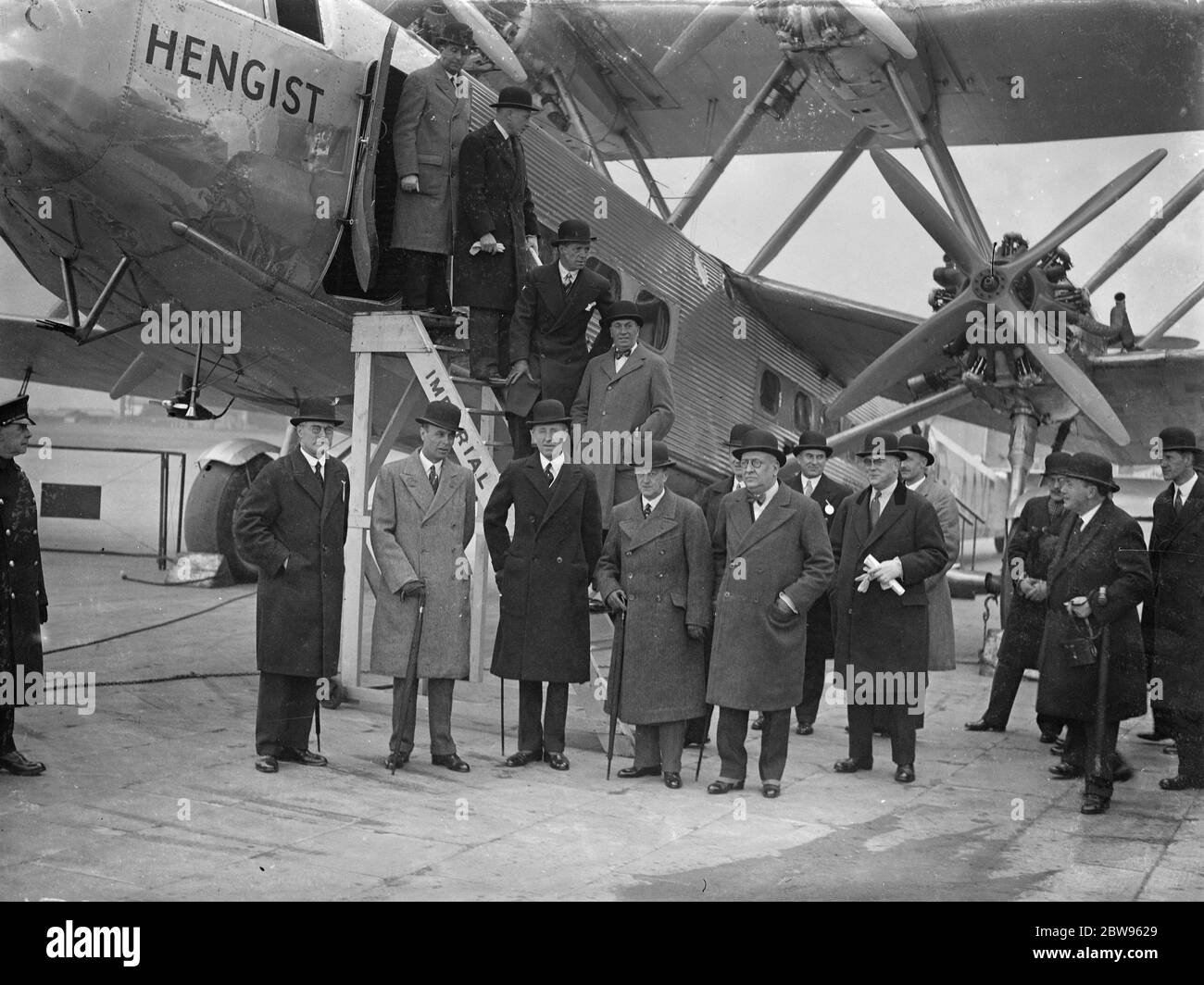 Argentine delegation make official visit to Croydon Aerodrome . The Argentine delegation led by Dr Roca , Vice President of the Argentine paid an official visit to Croydon Aerodrome where a special display was put on for their benefit . The Marquis of Londonderry , Minister for Air , with Dr Roca and members of the delegation beside one of the giant Hannibal planes at Croydon during the visit of inspection . 11 February 1933 Stock Photo