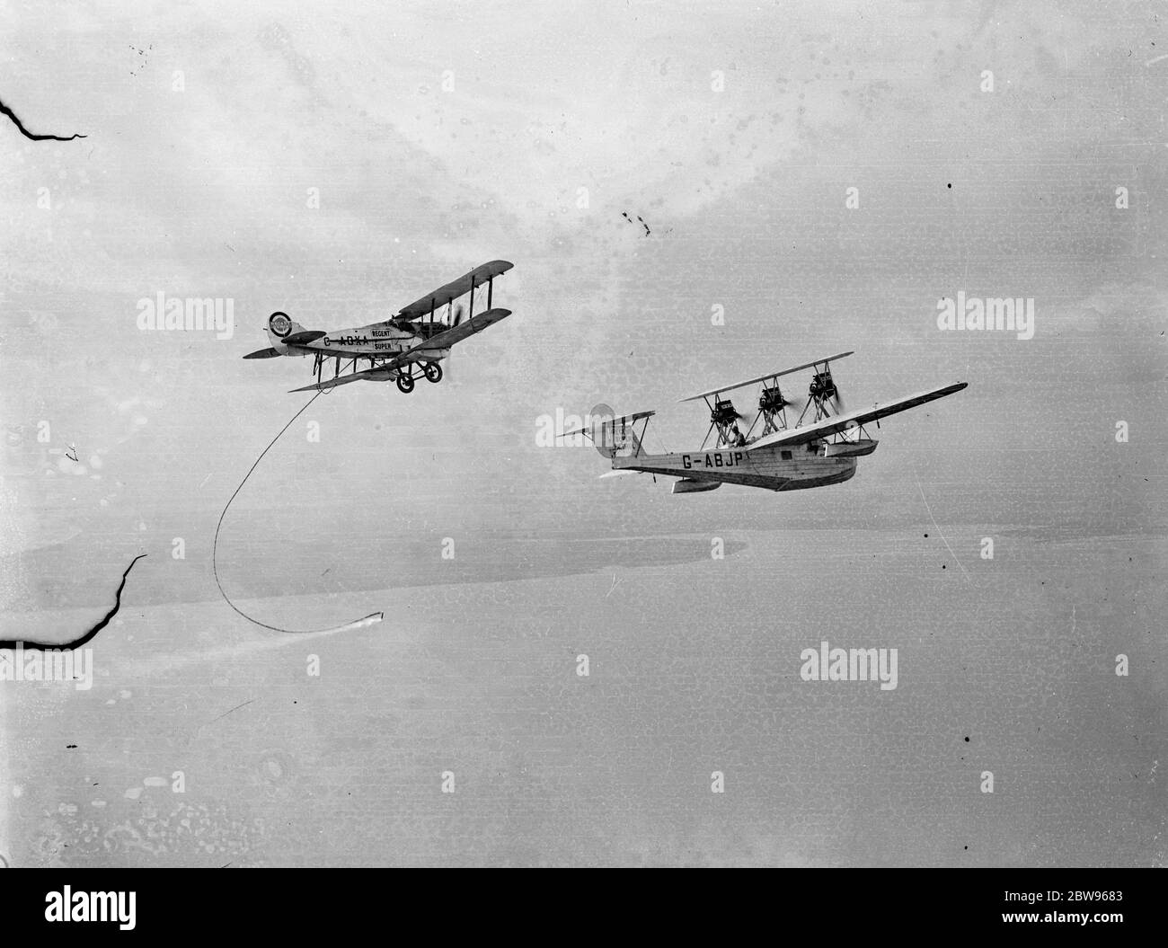 Mrs Victor Bruce breaks British Air Endurance Record . The Saro A.21 Windhover named ' City of Portsmouth ' , duringin air to air refuelling from Bristol F.2 converted as a refuelling tanker.. August 1932 Stock Photo