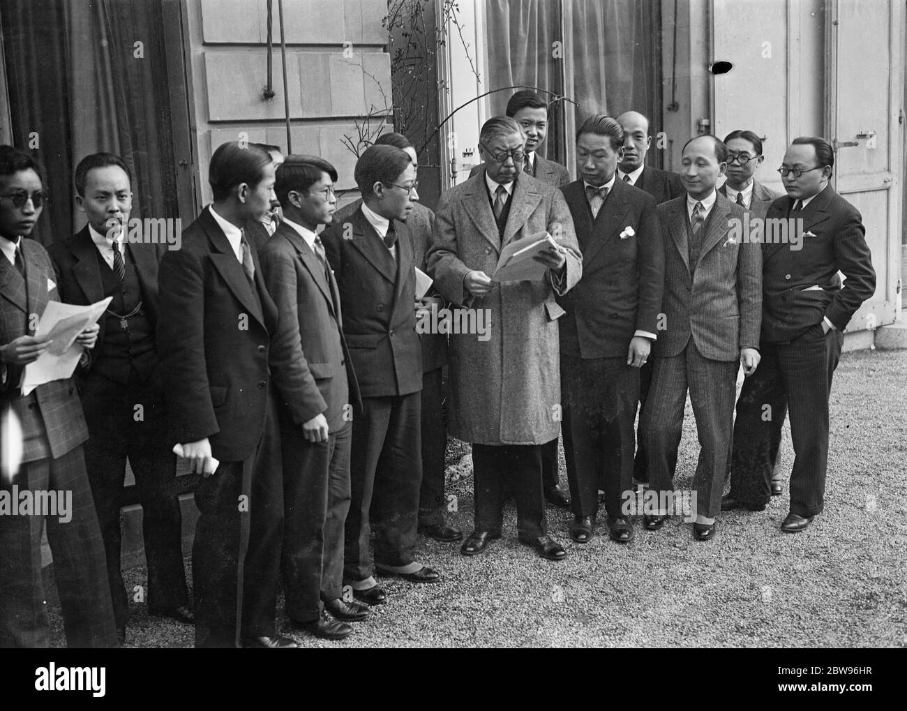 The Chinese delegation at Geneva discuss the latest war news . While China and Japan are engaged in war both countries are taking part in the World Disarmament Conference at Geneva . The Chinese delegation to the World Disarmament Conference listening to the latest news of the war being read out by Dr W W Yen , leader of the delegation , at Geneva . 4 February 1932 Stock Photo