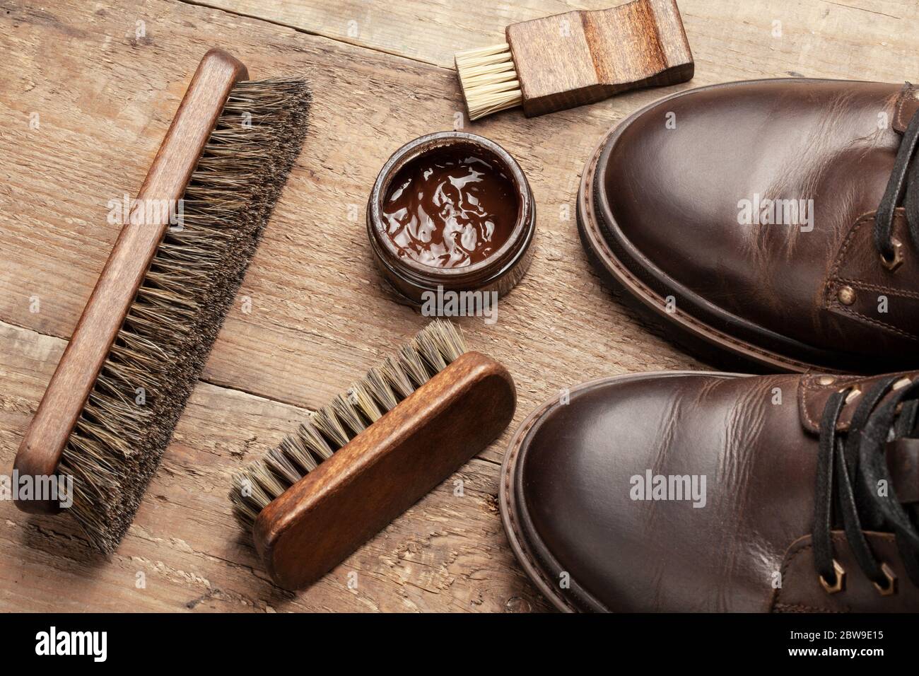 Shoe shine. Brushes for cleaning and polishing shoes. Cream brush and