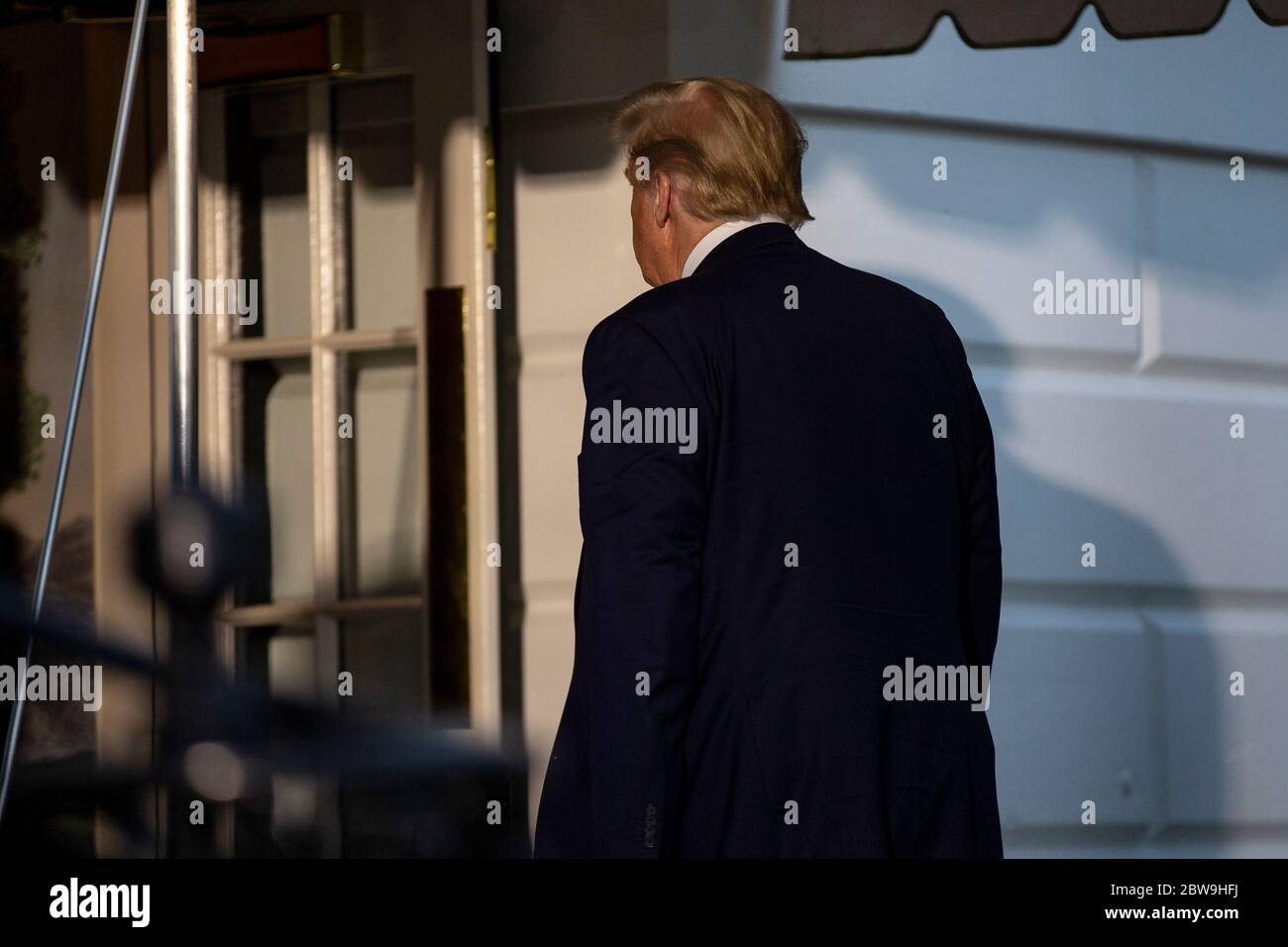 United States President Donald J. Trumpwalks into the White House in Washington, DC, U.S., as he arrives from the Kennedy Space Center in Florida on Saturday, May 30, 2020. Trump vowed his administration would end what he called 'mob violence' in U.S. cities following the death of an unarmed black man at the hands of Minnesota police, blaming leftist groups for clashes with police and property damage around the nation. Credit: Stefani Reynolds/Pool via CNP | usage worldwide Stock Photo