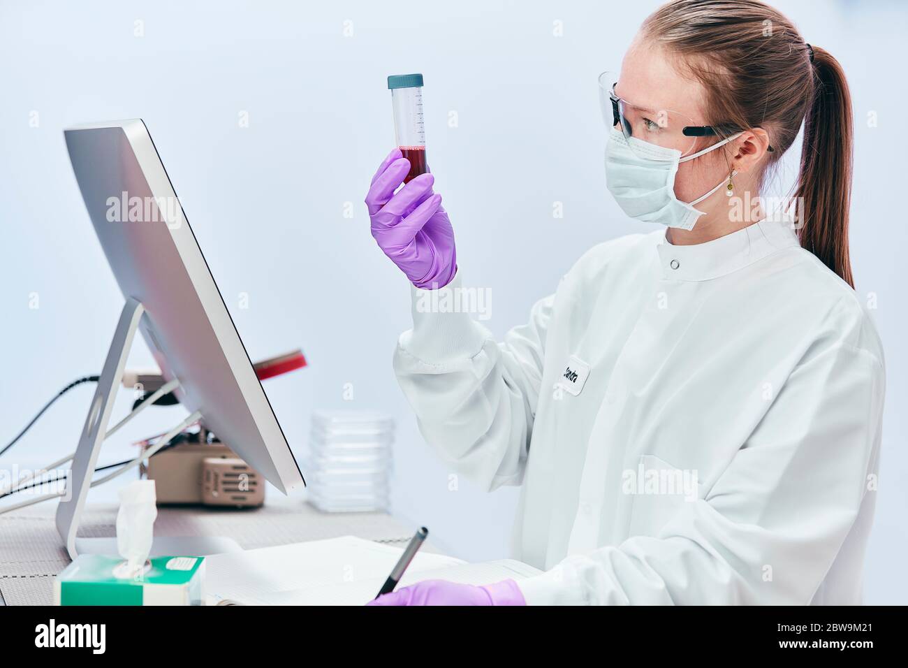 Female technician working in laboratory Stock Photo