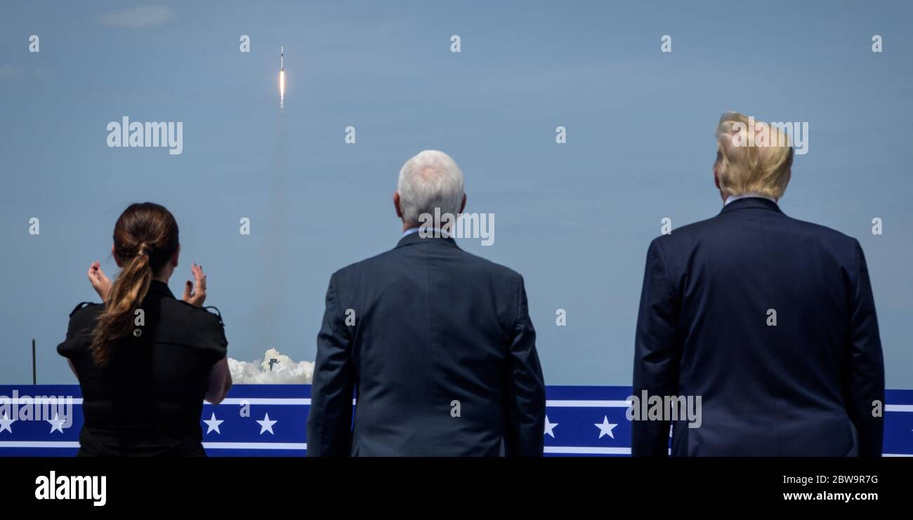 (200531) -- BEIJING, May 31, 2020 (Xinhua) -- U.S. President Donald Trump (R), U.S. Vice President Mike Pence (C) watch the launch of SpaceX Falcon 9 rocket carrying the Crew Dragon spacecraft with two astronauts at NASA's Kennedy Space Center in Florida, the United States, May 30, 2020. (Bill Ingalls/NASA/Handout via Xinhua) Stock Photo