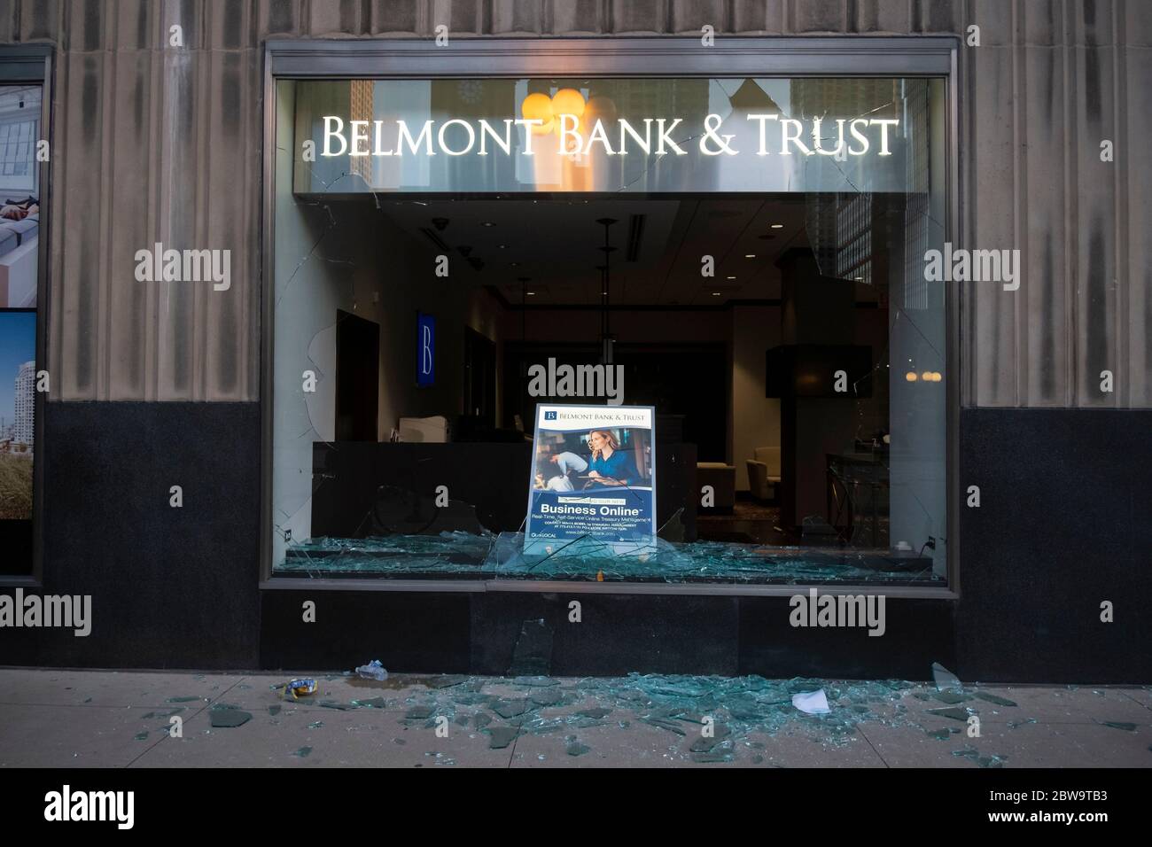 Chicago, IL, USA. 30th May, 2020. Looting in downtown Chicago. On the second day of protesting the death of George Floyd at the hands of Minneapolis Police. Credit: Rick Majewski/ZUMA Wire/Alamy Live News Stock Photo