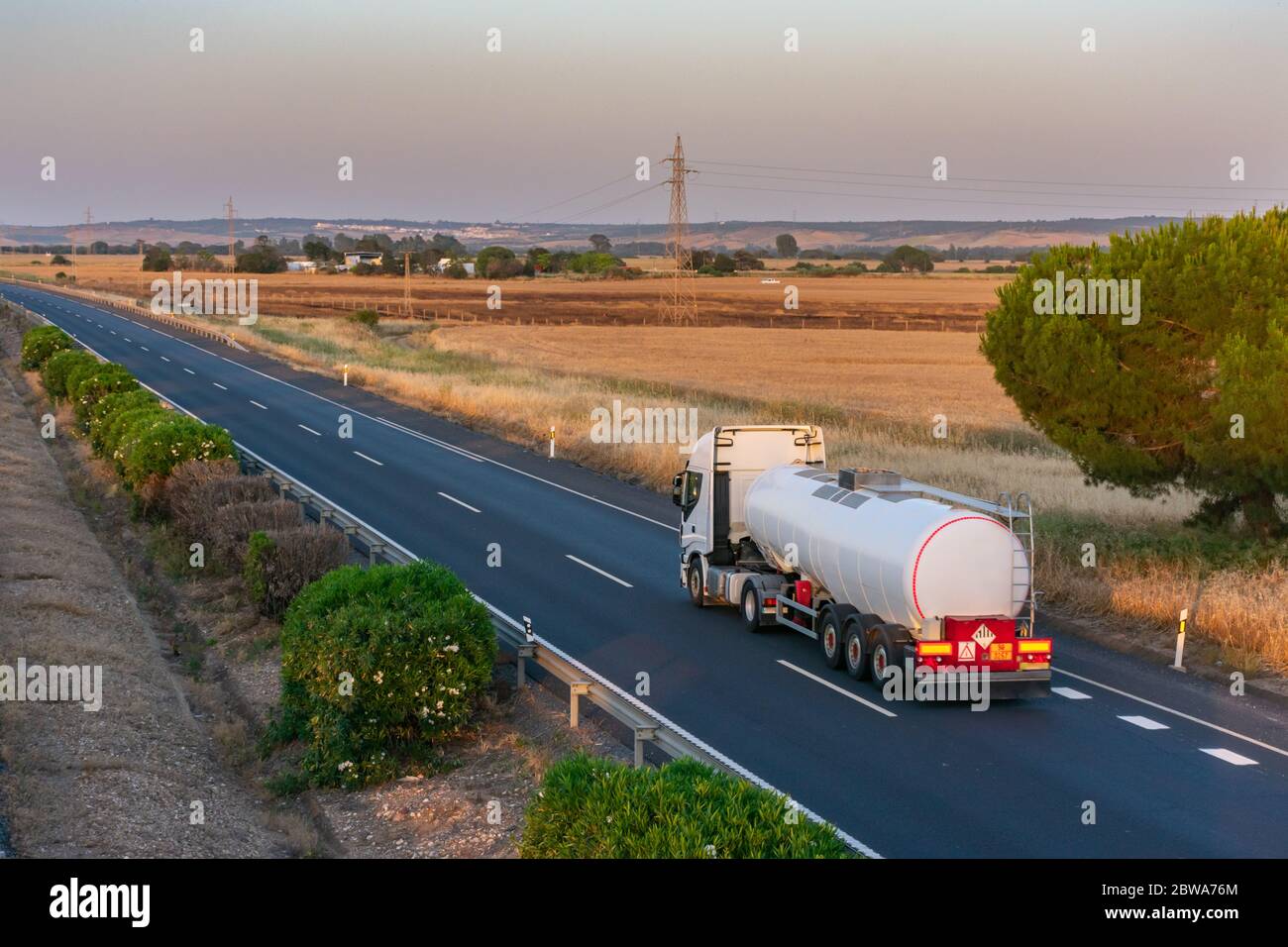 Tank truck with heat-insulated semi-trailer for the transport of ...