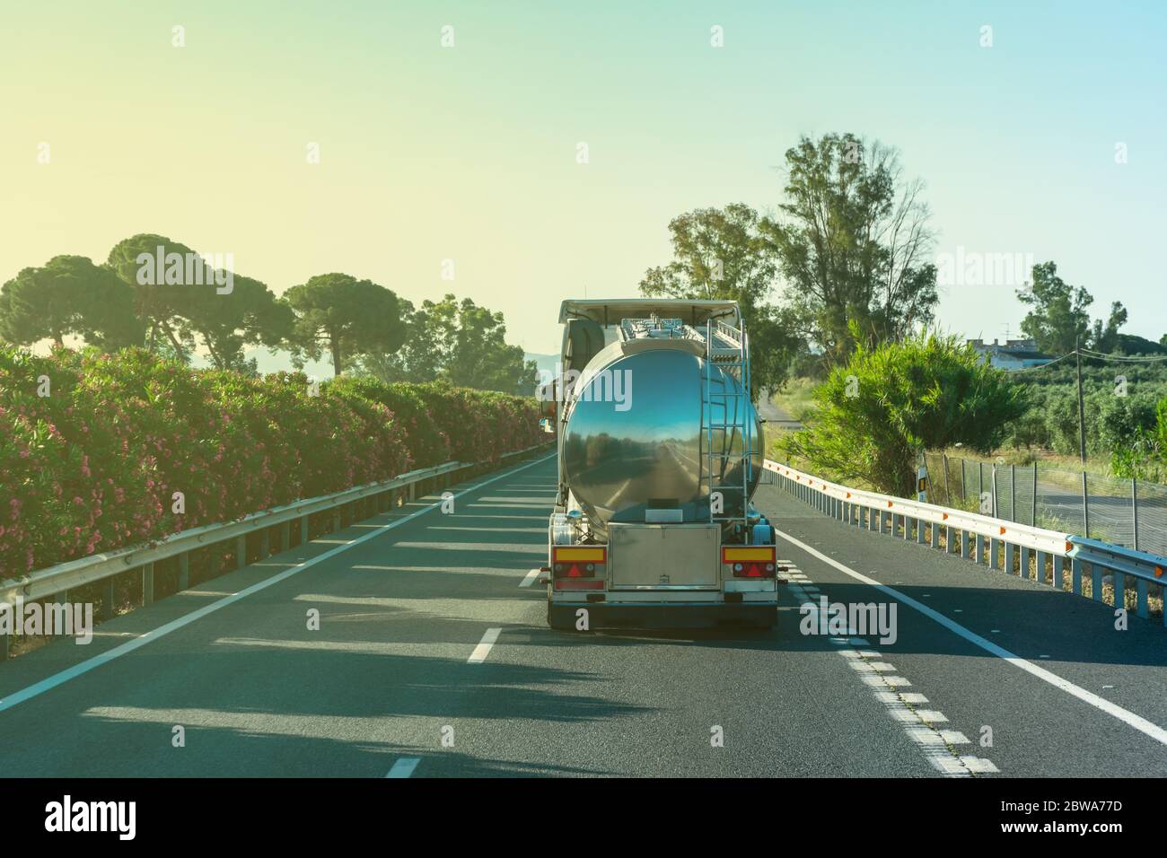 Tank truck for transporting food liquids circulating on the highway and ...