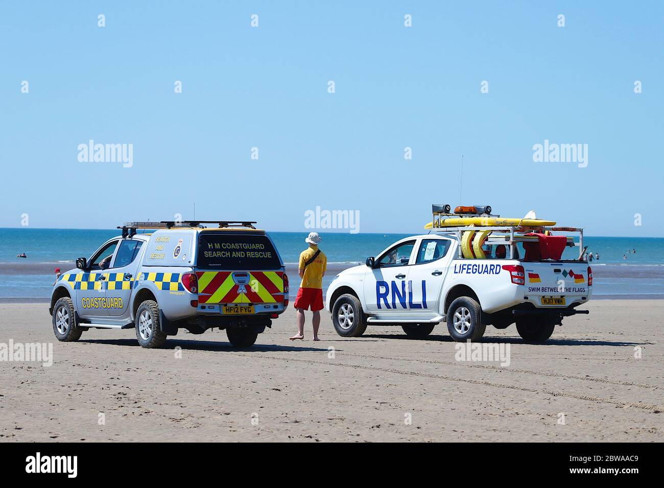 Camber, East Sussex, UK. 31 May, 2020. UK Weather: Another bright and very sunny day at Camber Sands, East Sussex. People arrive in their droves to lie on the golden fine sands where temperatures are expected to exceed 25 degrees Celsius. Coastguard and search and rescue vehicles keep a watchful eye. Photo Credit: Paul Lawrenson/Alamy Live News Stock Photo