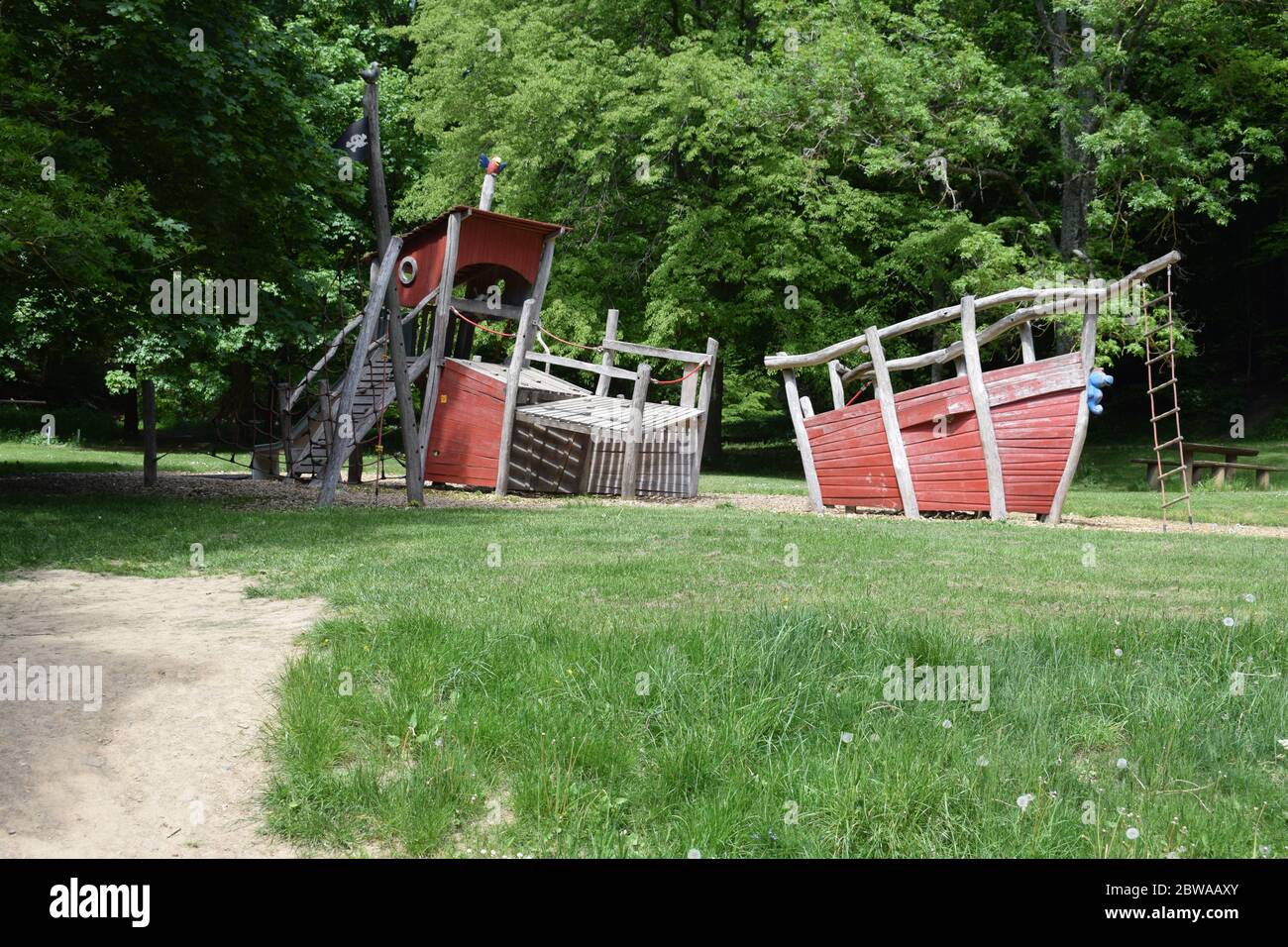 Playground kid hi-res stock photography and images - Alamy