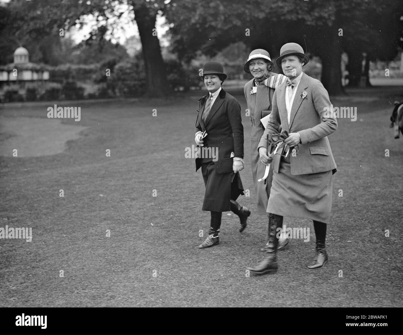 Ranelagh Pony show and sports day Mrs Jacques , Mrs Kemp Welch and Lady Hunloke 1932 Stock Photo
