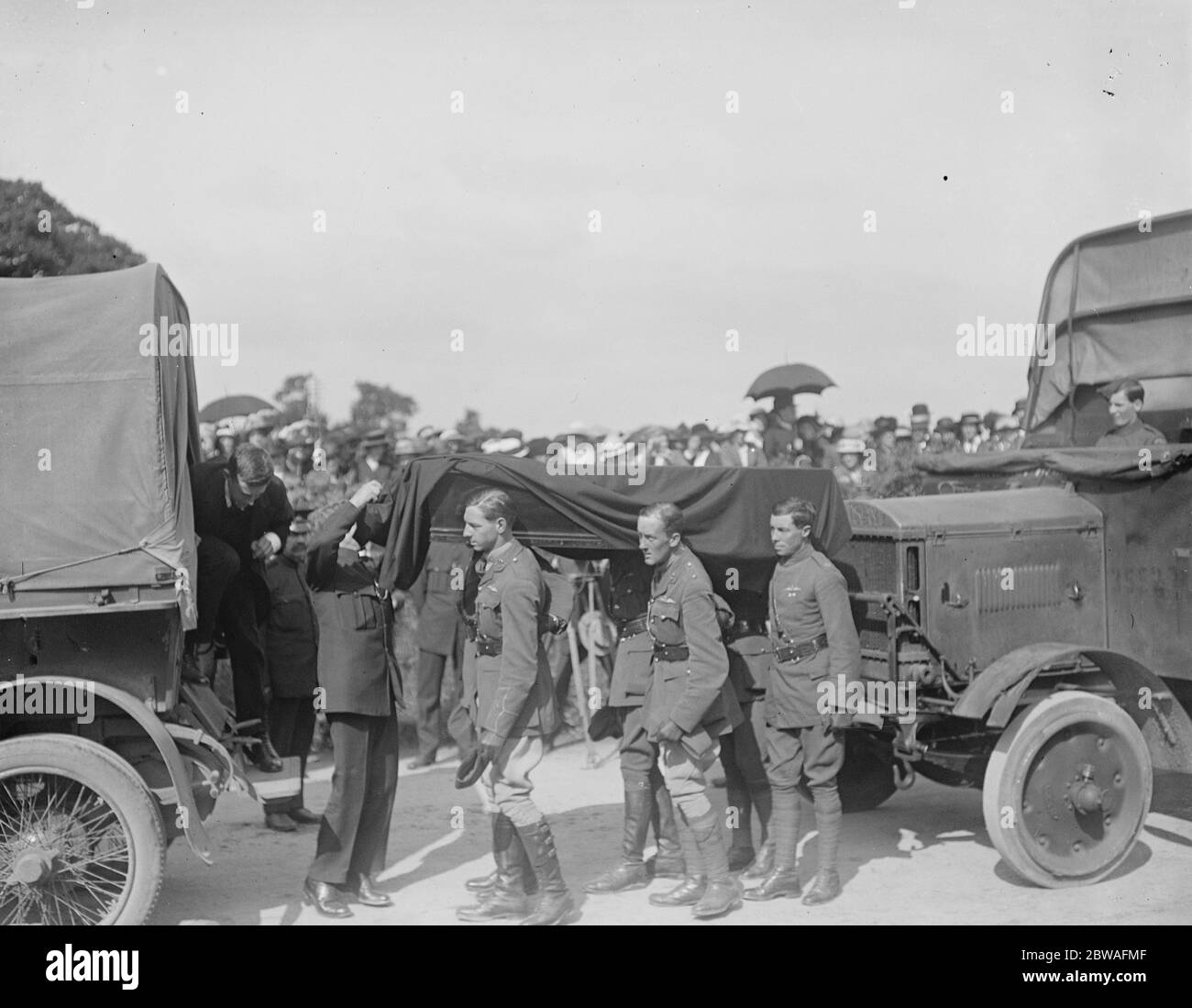 Funeral of Zeppelin crew at Potters Bar 3 September 1916 Stock Photo