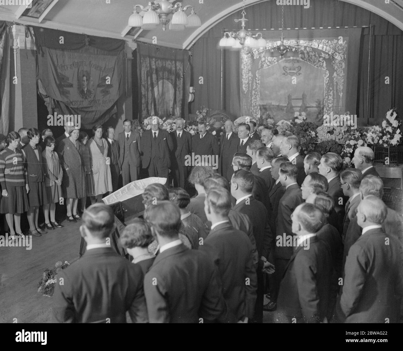 The public lying in state of Mr Harry Gosling at Transport house Westminster 29 October 1930 Stock Photo