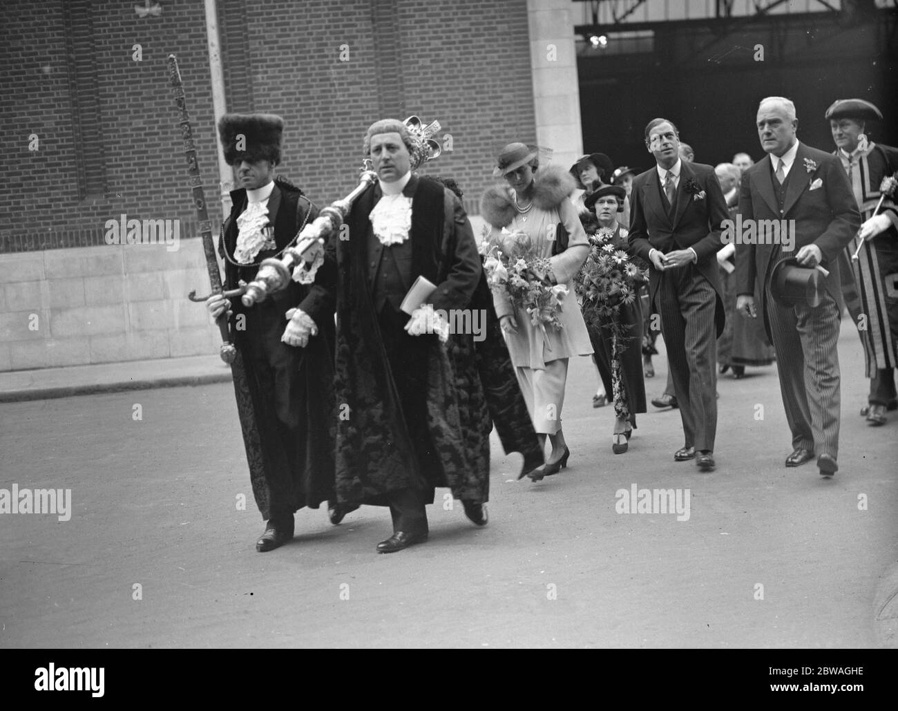 The Duke and Duchess of Kent arriving to open the new flower market at Spitalfields , London . 6 June 1935 Stock Photo