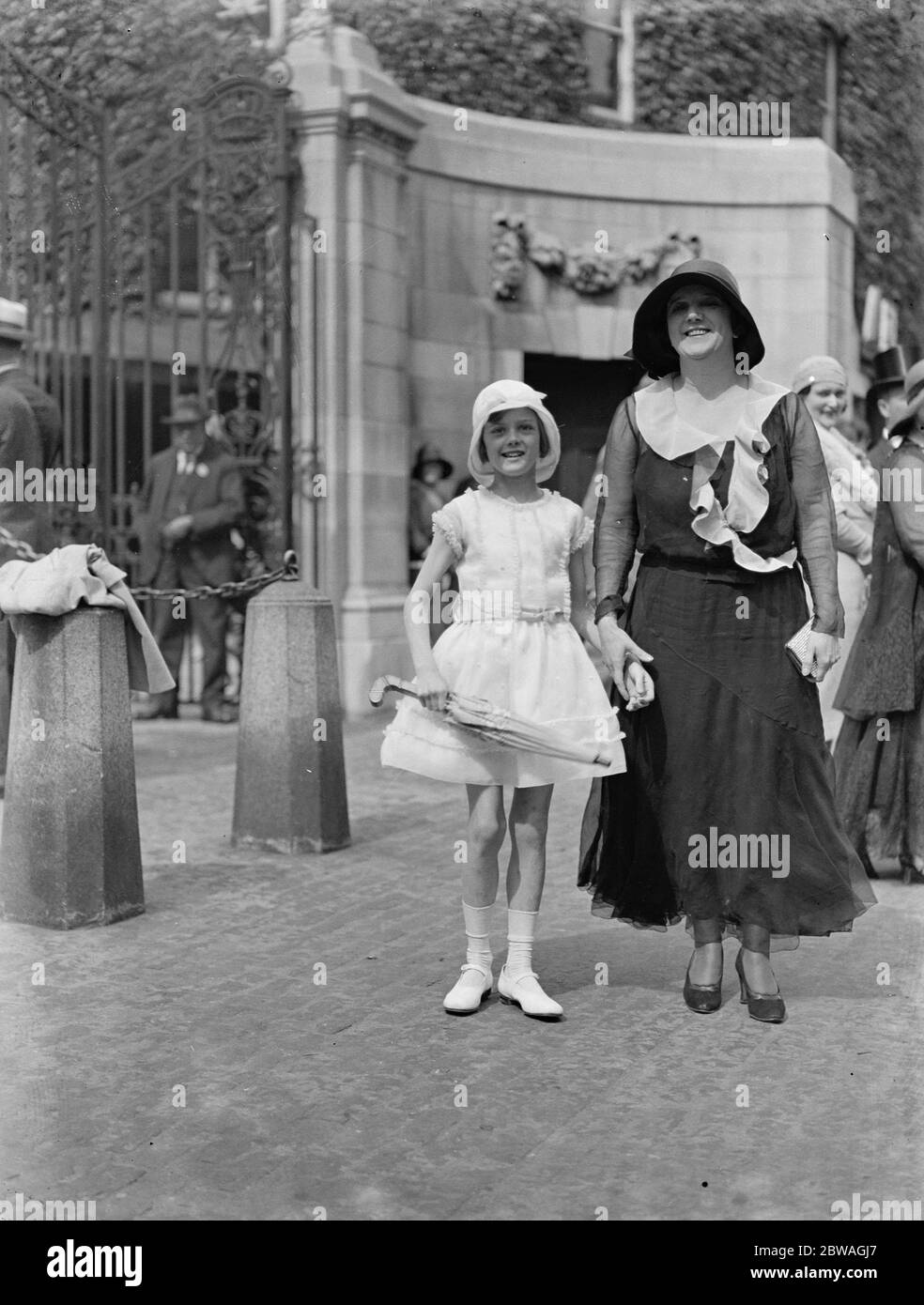 Eton versus Harrow cricket at Lord's Cricket Ground Mrs Hilton Phillipson and her daughter . 1930 Stock Photo
