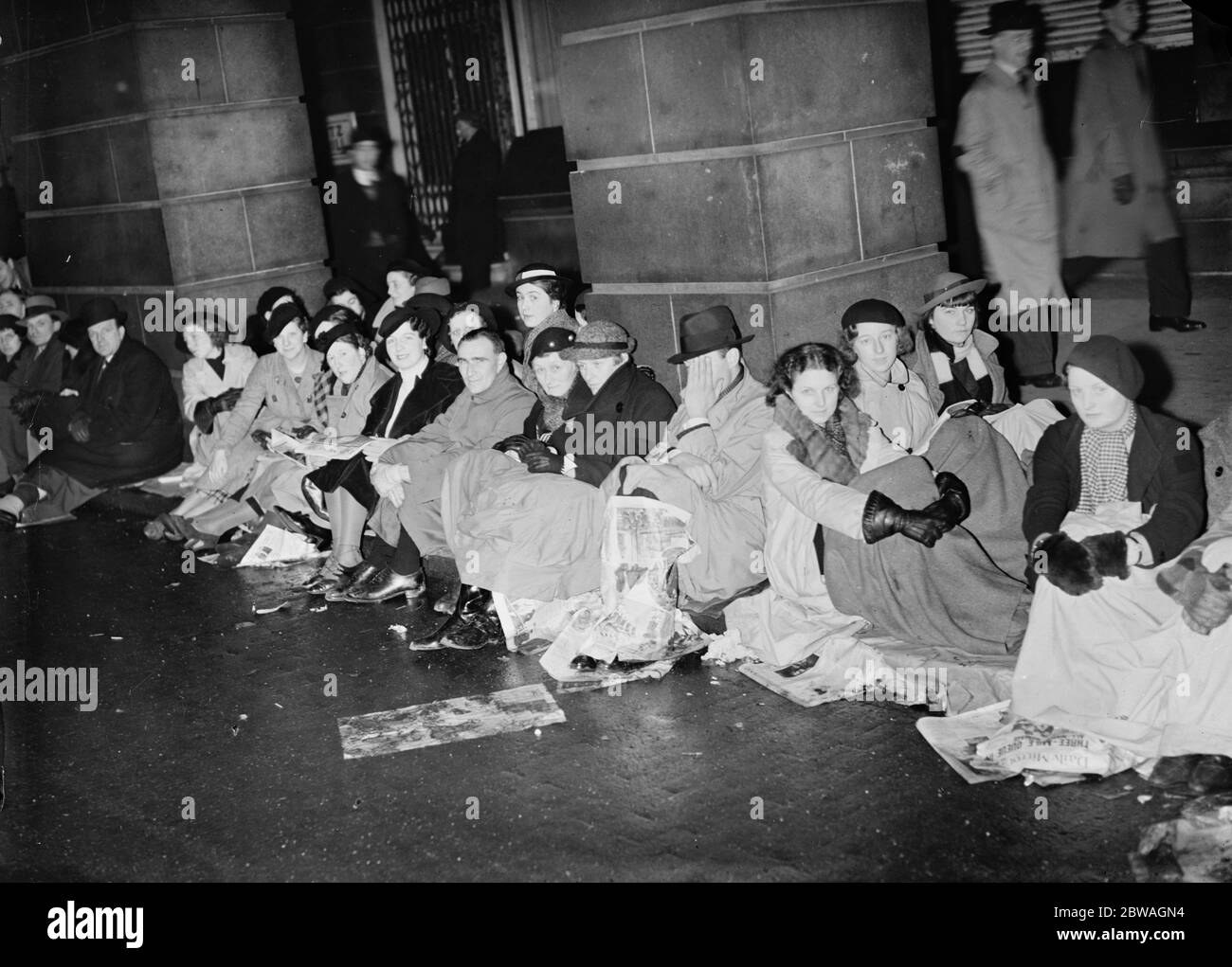 The funeral of King George V Spectators took their positions overnight to view the procession , sleeping on the pavement and undaunted by the rain 27 January 1934 Stock Photo