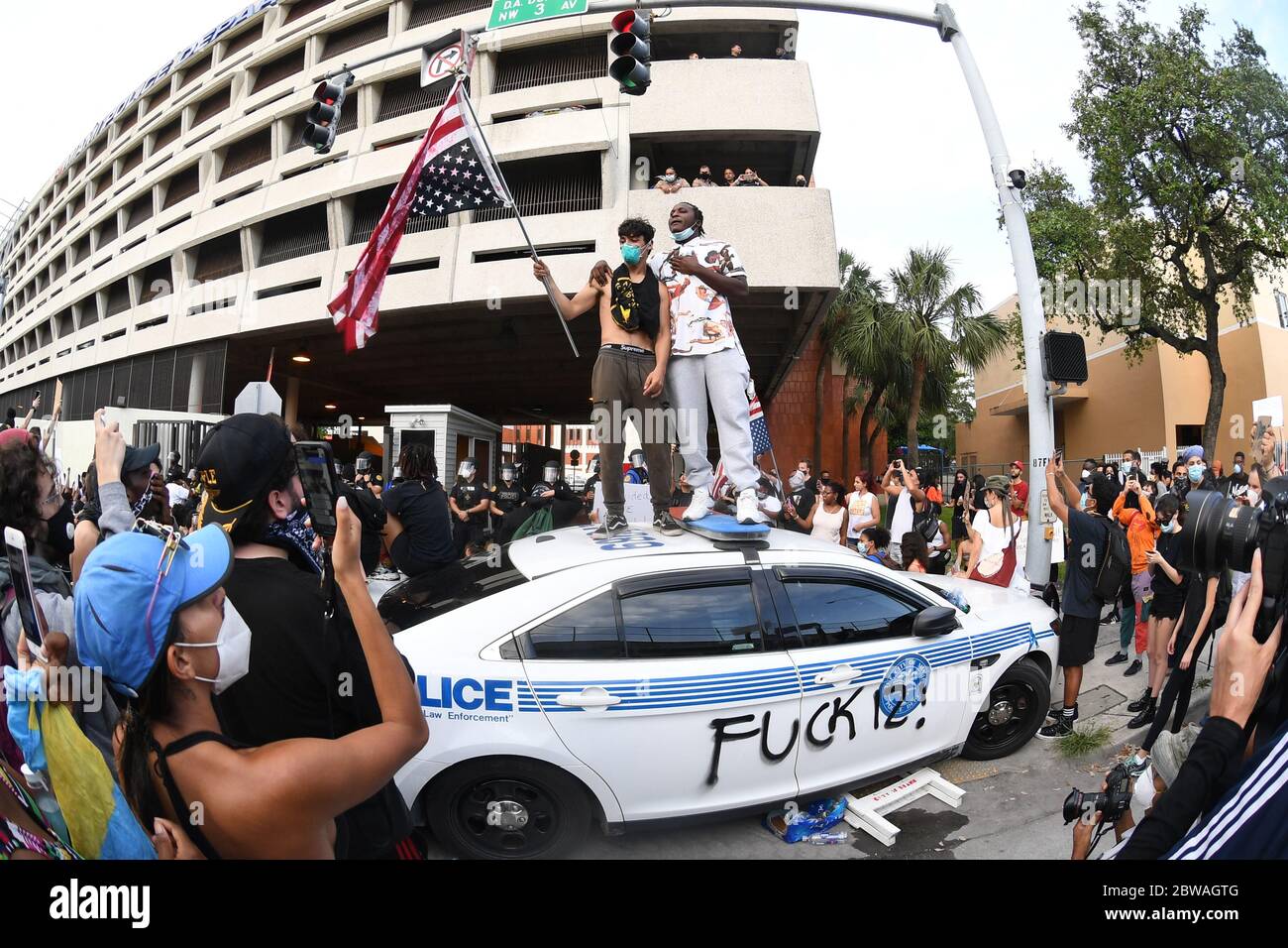 Two Protestors Protestors miami may 30, 2020 hi-res stock photography and images - Alamy
