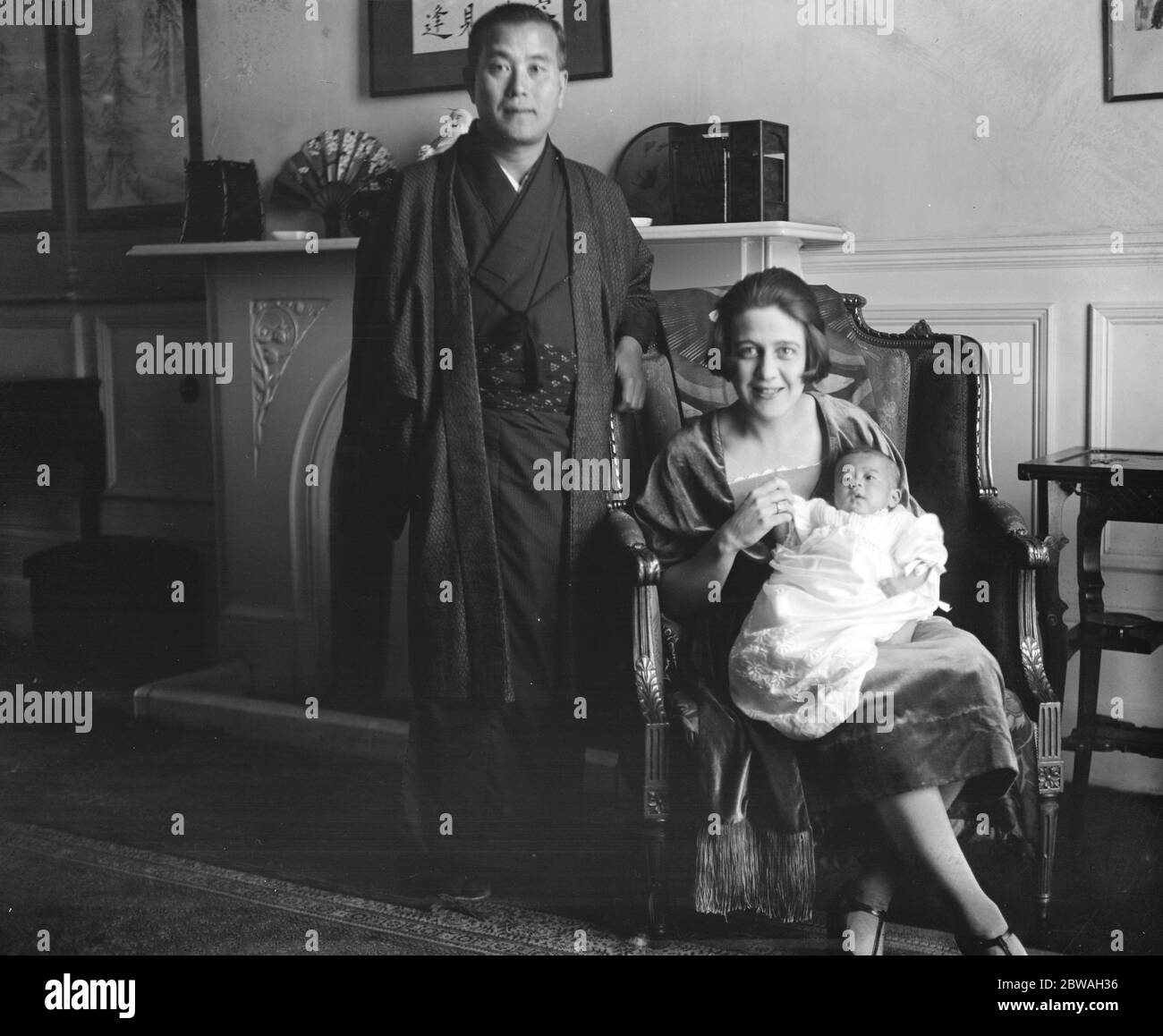 Japanese Poet ' s English Bride Mr Gonnoske Komai , with his wife and baby 29 December 1921 Miss Mary Norah Howard Morgan , of Sheffield , who under the name of Norah Howard was a dancer in Chu Chin Chow Stock Photo