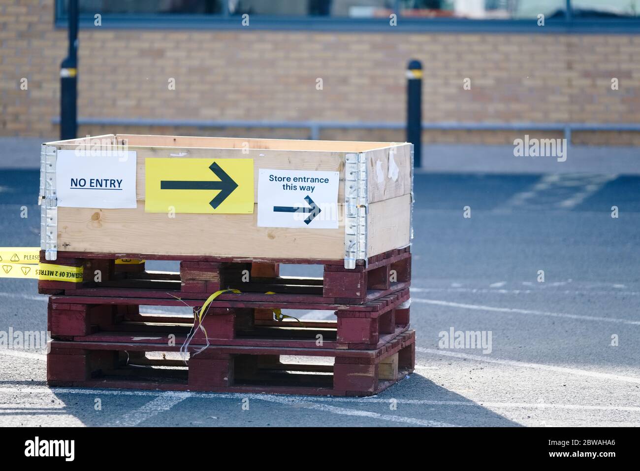 Download Box On Pallet High Resolution Stock Photography And Images Alamy