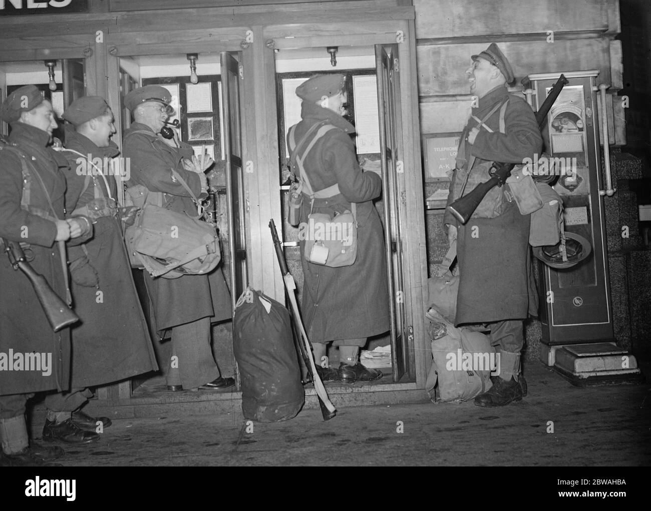 ' Leave ' Scenes at Victoria The telephone call boxes were in great demand 3 February 1940 Stock Photo