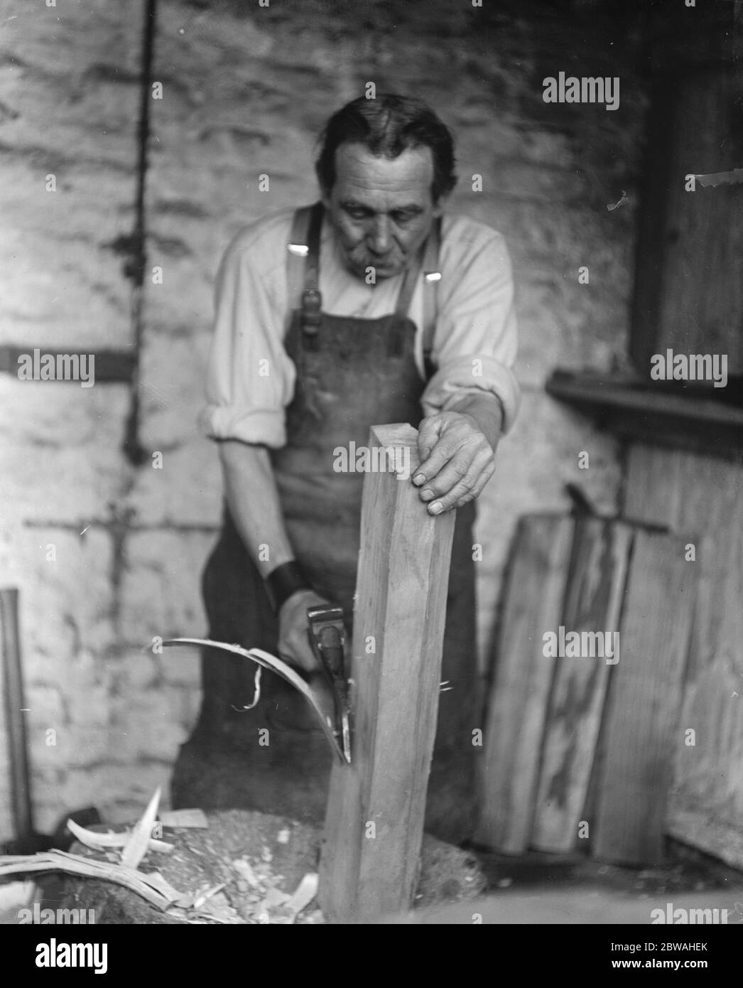 Cricket Bat Making at John Wisden ' s Chopping to approximate shape 21 March 1920 Stock Photo