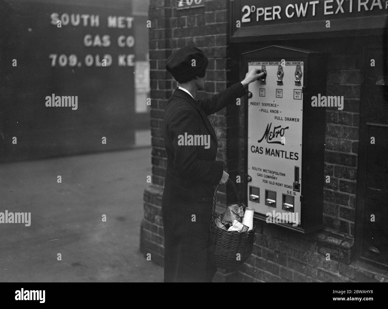 Slot machines have been installed by the South Metropolitan Gas company outside their premises in the Old Kent road to enable customers to obtain mantles at any time 18 December 1931 Stock Photo