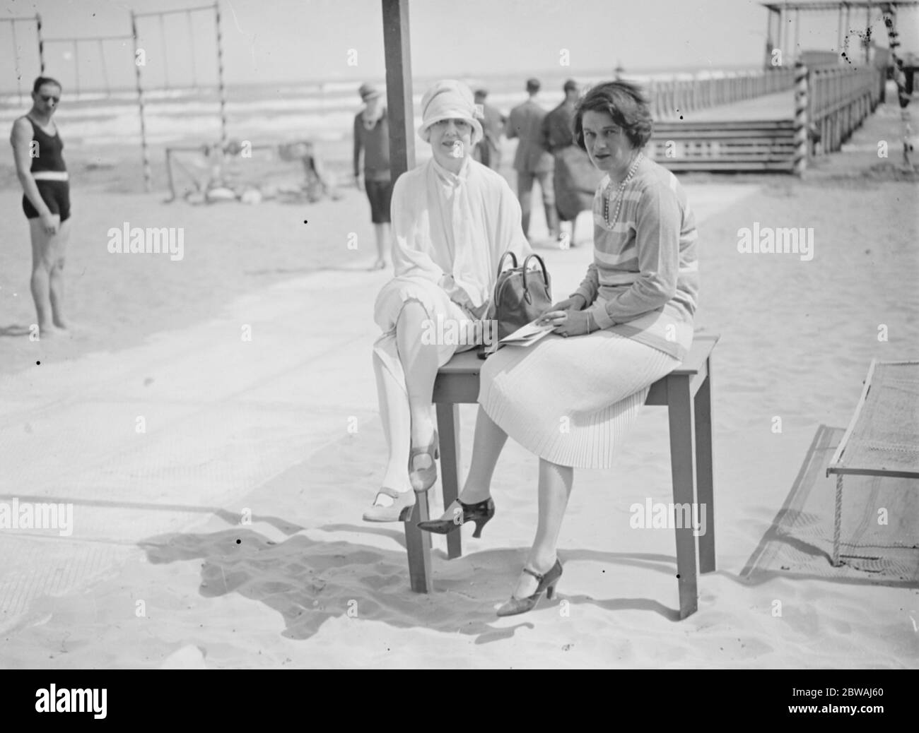 On the Lido Lady Mendl and Countess Frasso Stock Photo