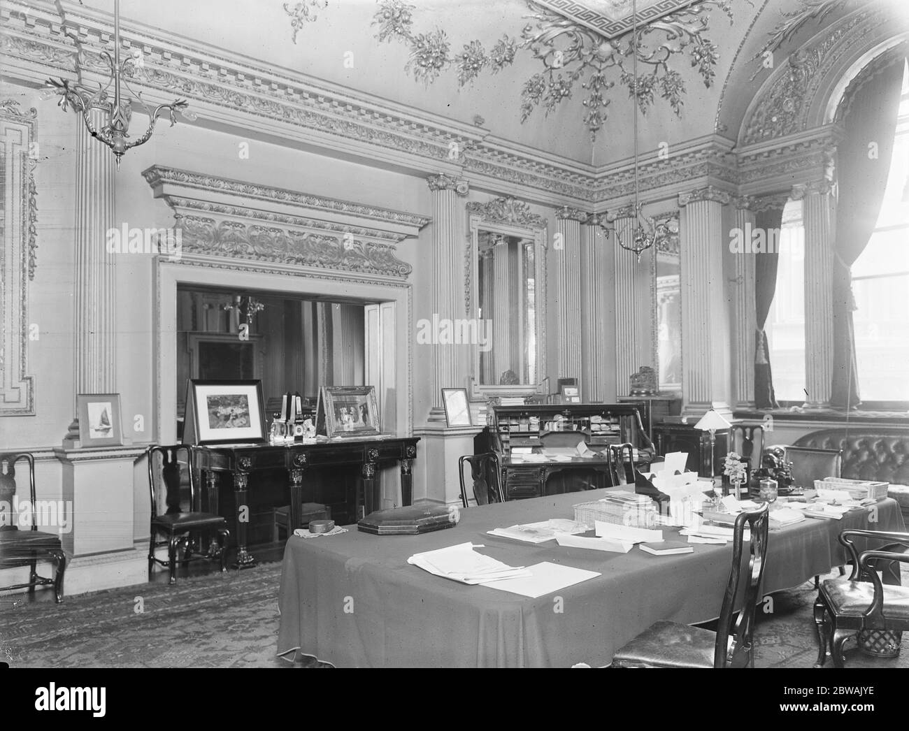 Taken for Mr Garai ( Keystone view company ) The Lord Mayor ' s room at Mansion House Stock Photo