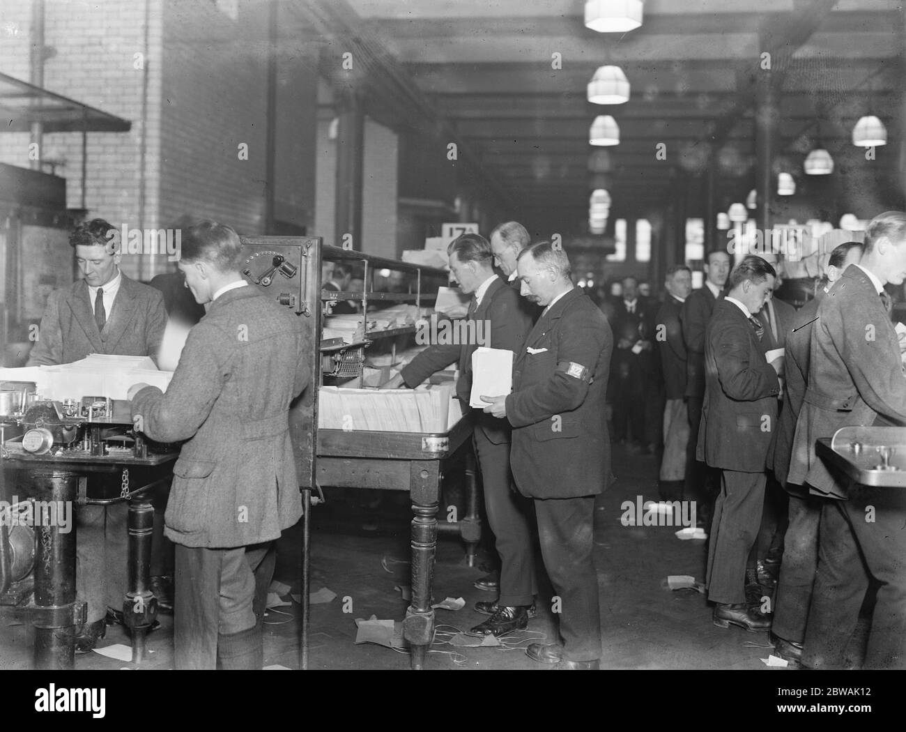 Post office workers 1920s hires stock photography and images Alamy