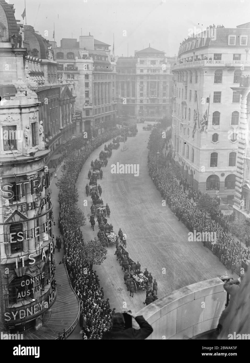 The funeral cortege of the victims of airship R 101 in Aldwych on its way to Euston station for entering Cardington 11 October 1930 Stock Photo