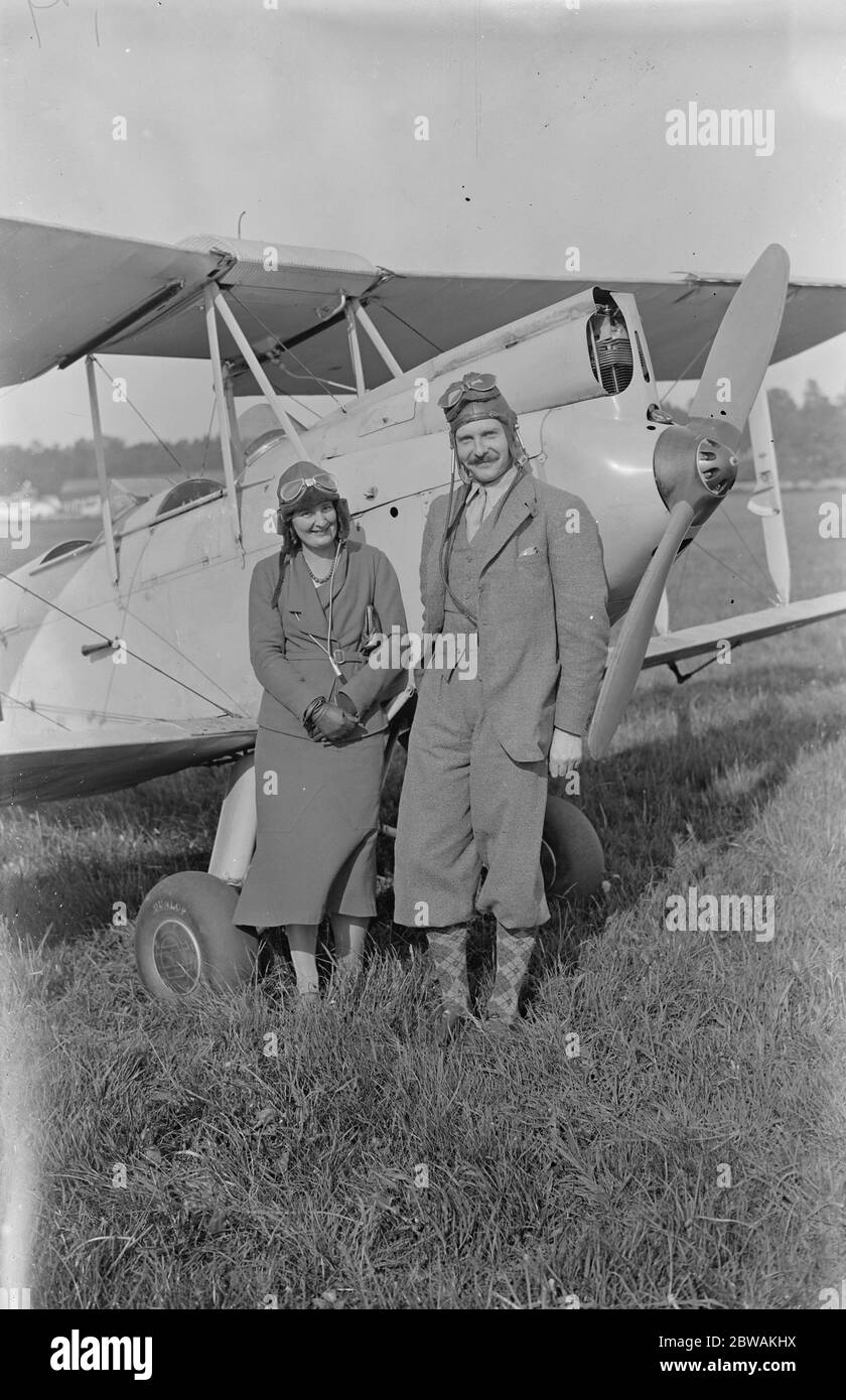 Guild of air pilots and navigators display at Brooklands Miss M Sargeant and Mr W Brisoe 1933 Stock Photo