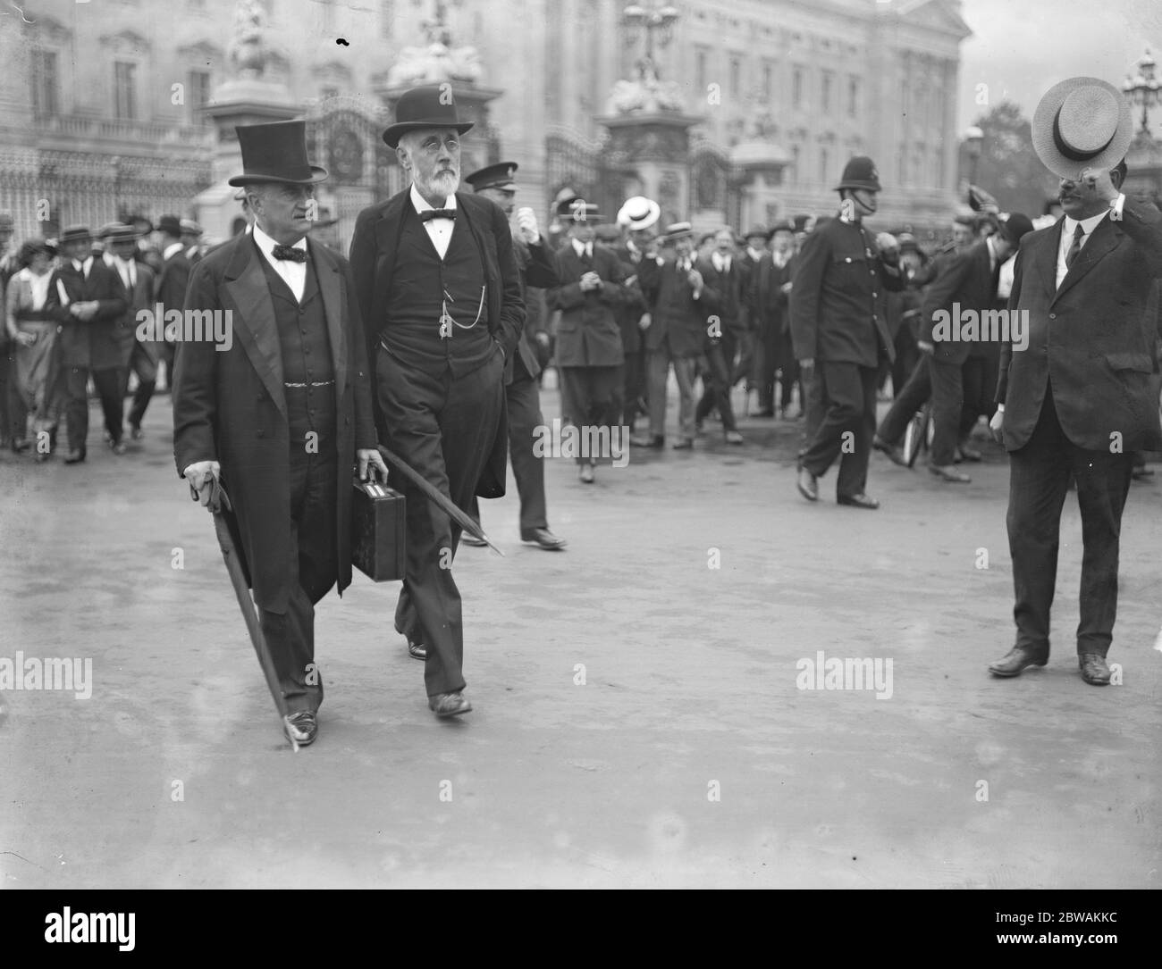 The Conference at Buckingham Palace John Redmond and John Dillon 21 - 24 July 1914 Stock Photo