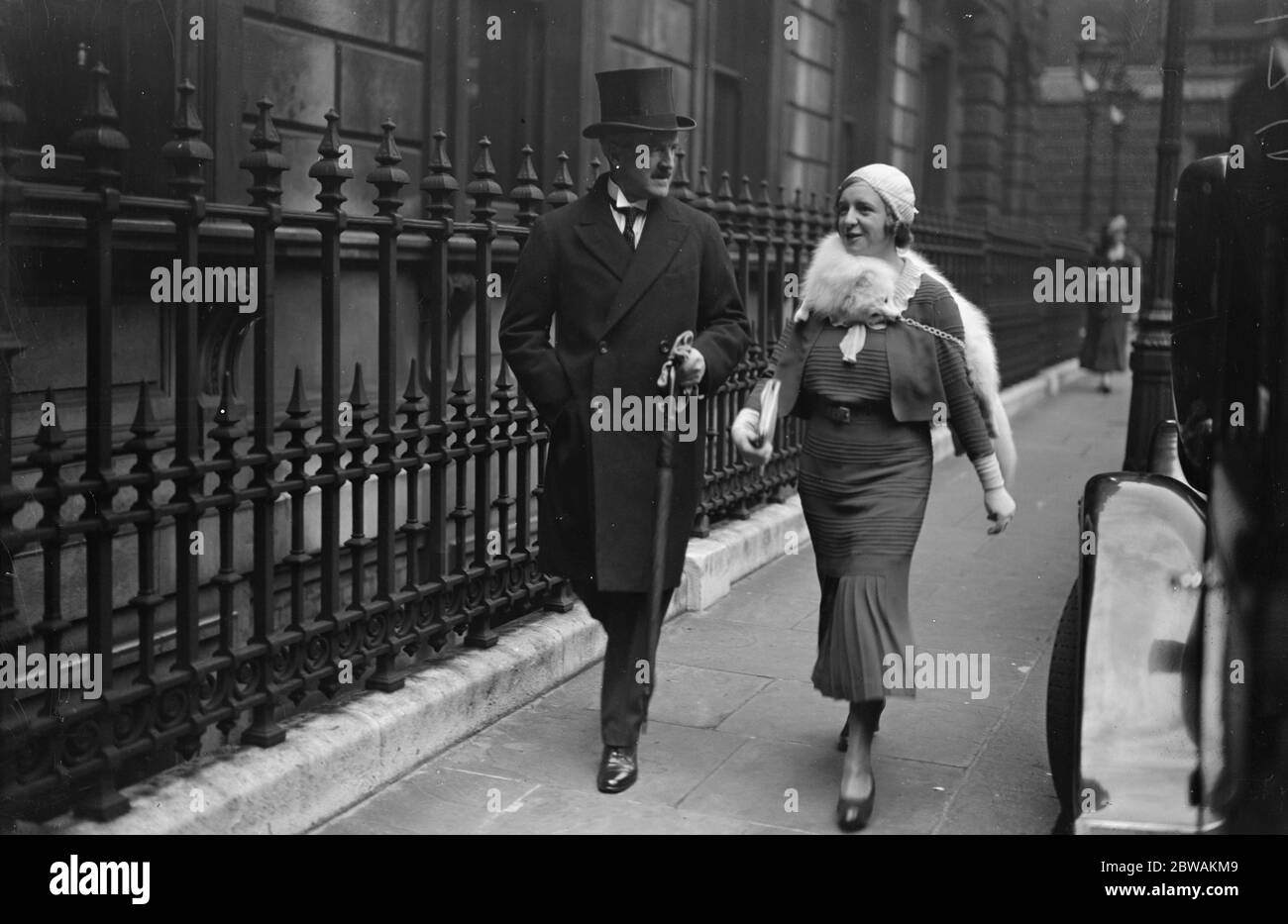 Private view day at the Royal Academy . Sir Geoffrey Locker Lampson and Miss Stella Lampson . 1932 Stock Photo