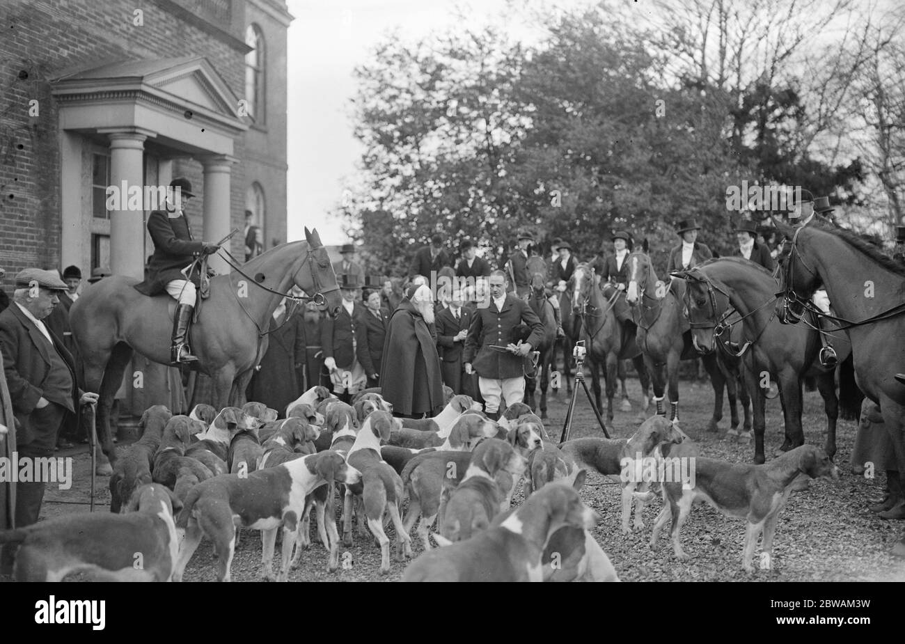 Meet of the Burton hunt at Panton Monastery School . 11 February 1933 Stock Photo
