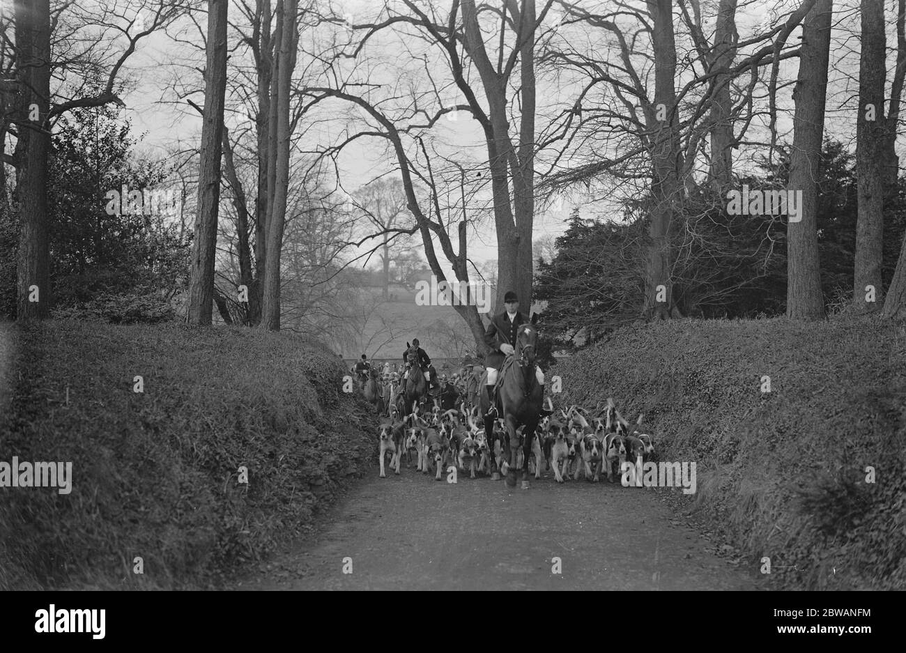 Meet of the Warwickshire hunt at Upton House 9 December 1932 Stock Photo