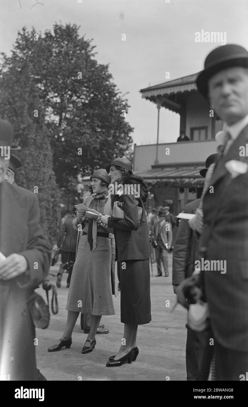 At Gatwick Hon Mrs Beatty and Hon Mrs George Lambton ( right ) 12 May 1933 Stock Photo