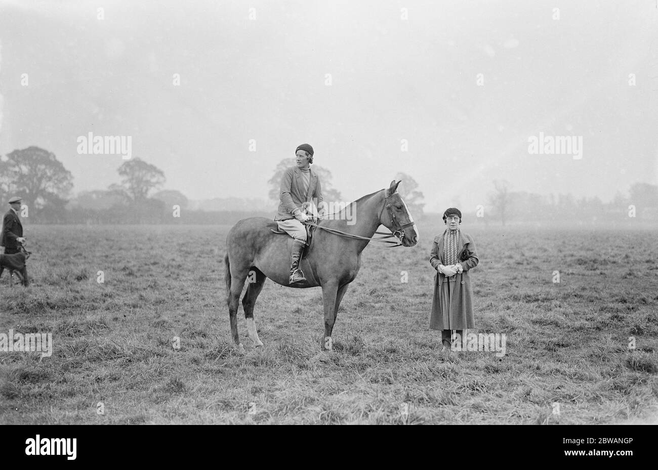 Southern of England coursing meeting at Mentmore Miss Joan Piggott ( Mounted ) and Mrs Head 1932 Stock Photo