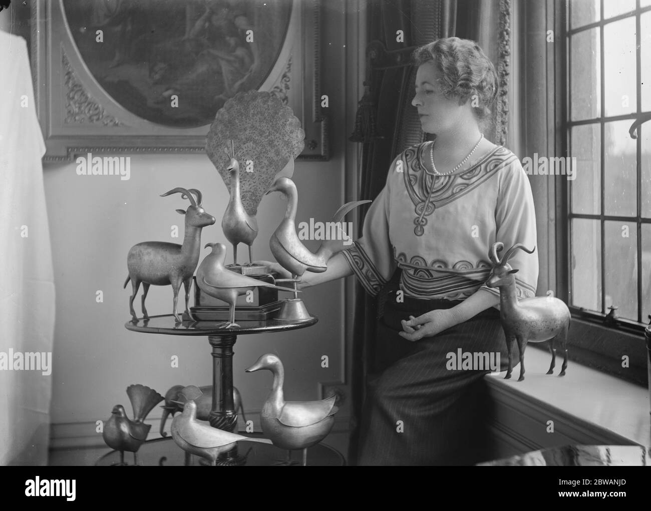 Mrs Herbert Da Costa and her collection of sacred persian birds 21 May 1920 Stock Photo