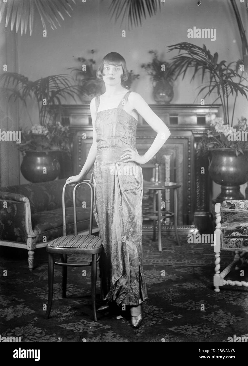 ' The Hunt the Slipper Ball ' at the savoy Miss Iris Tree 17 February 1920 Stock Photo