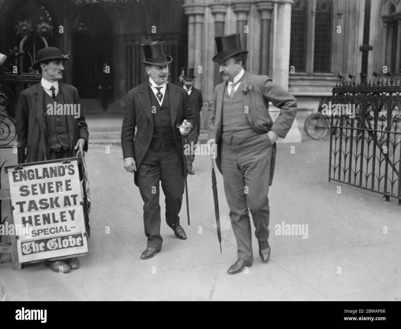 Mr Eugene Sandow leaving the Law Courts . 14 October 1925 Stock Photo