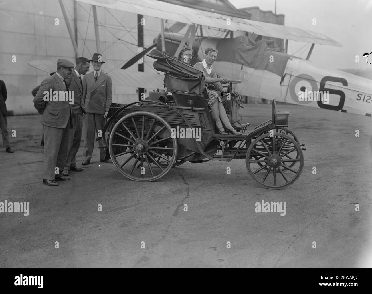 At Brooklands An old ' Benz ' 3 1/2 HF , dated 1889 , a competitor in the ' Old Crocks ' race 24 July 1930 Stock Photo