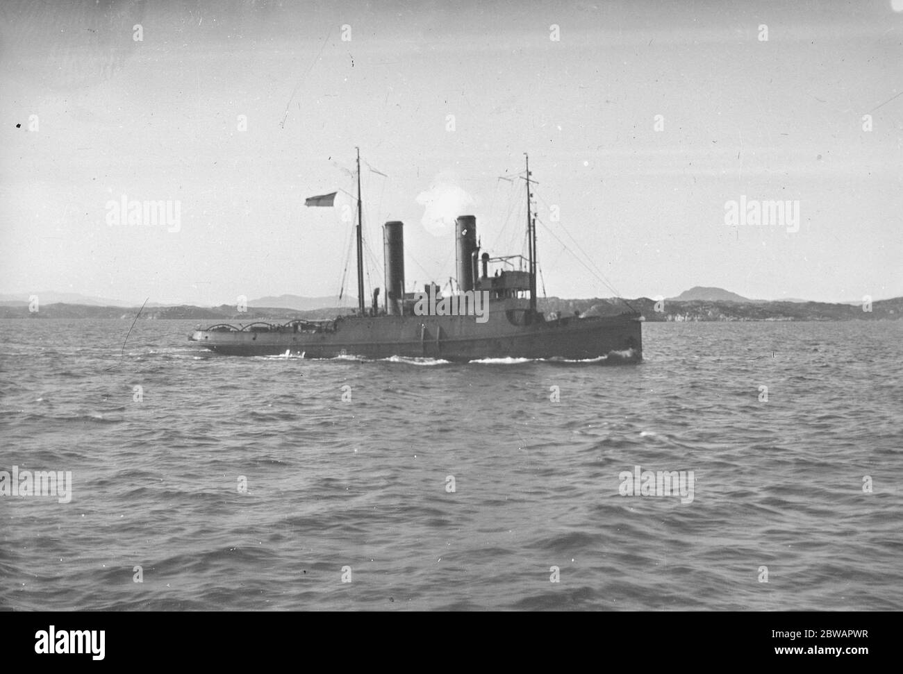 HM tug Frisky leaving Bergen 19 April 1920 Stock Photo