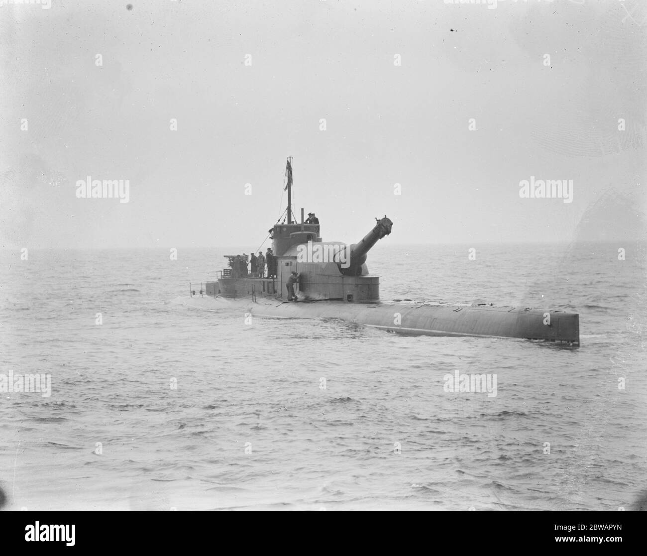 HMS Submarine No 3 During her sea trials her 12 inch gun was trialed as well . Here it can be seen at its highest trajectory 30 March 1920 Stock Photo