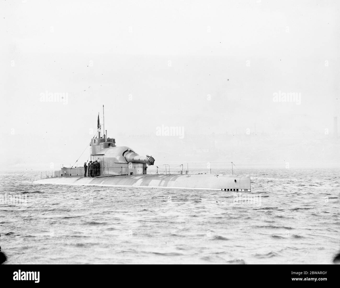 HMS Submarine No 3 During her sea trials her 12 inch gun was trialed as well 30 March 1920 Stock Photo