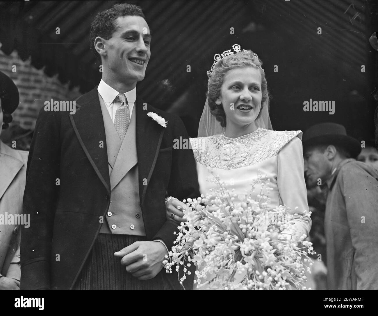 Wedding of Mr John Lakin and the Hon Daphne Pearson at Chelsea Old Church , London . 10 August 1939 Stock Photo