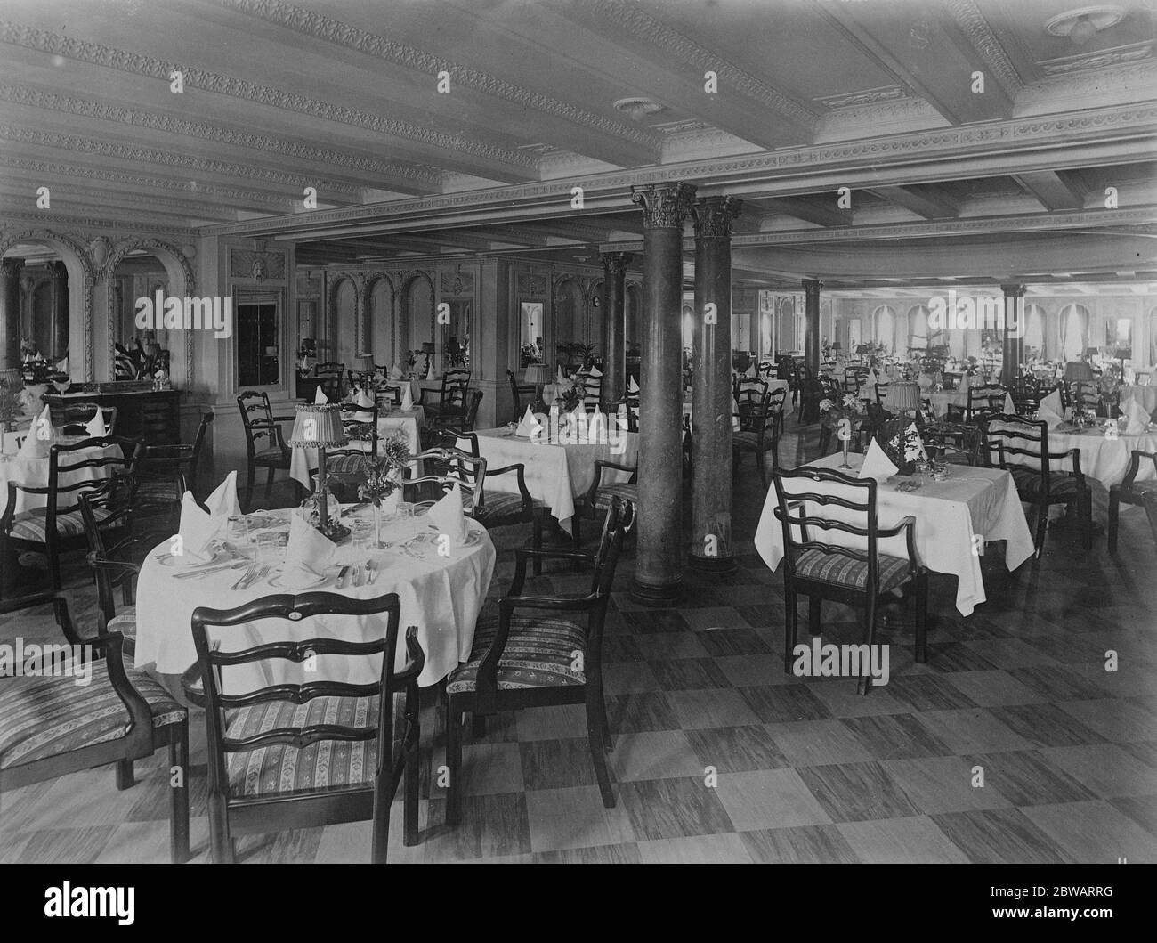 The Cunard liner Scythia 1st Class dining room October 1921 Stock Photo