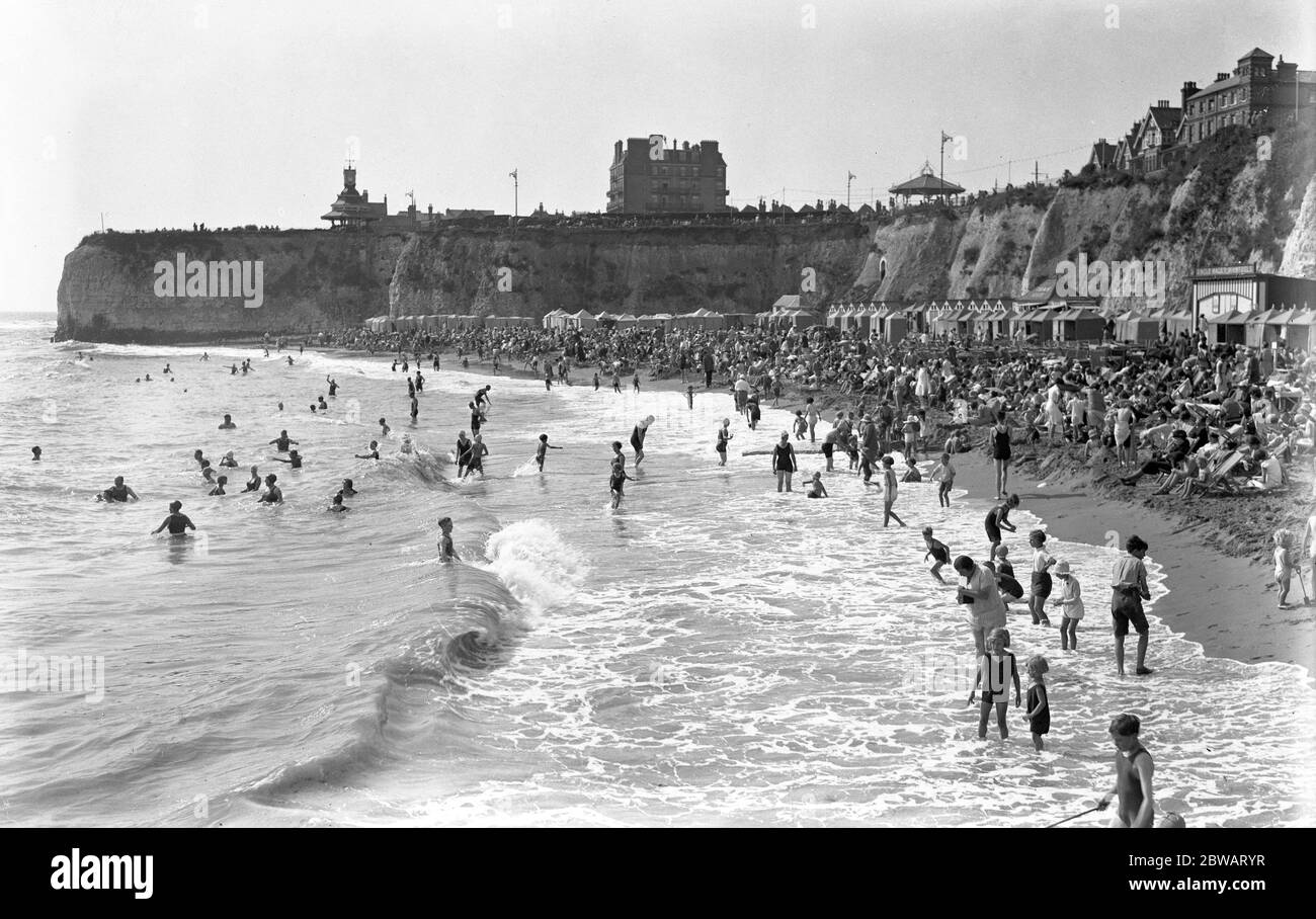 1930s family beach hi-res stock photography and images - Alamy