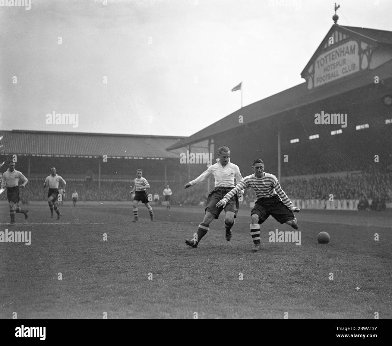 Tottenham Hotspur football club versus Fulham Football Club . Ralph Ward ( Spurs , white shirt ) challenges Ronnie Rooke ( Fulham ) for the ball . 24 April 1937 Stock Photo