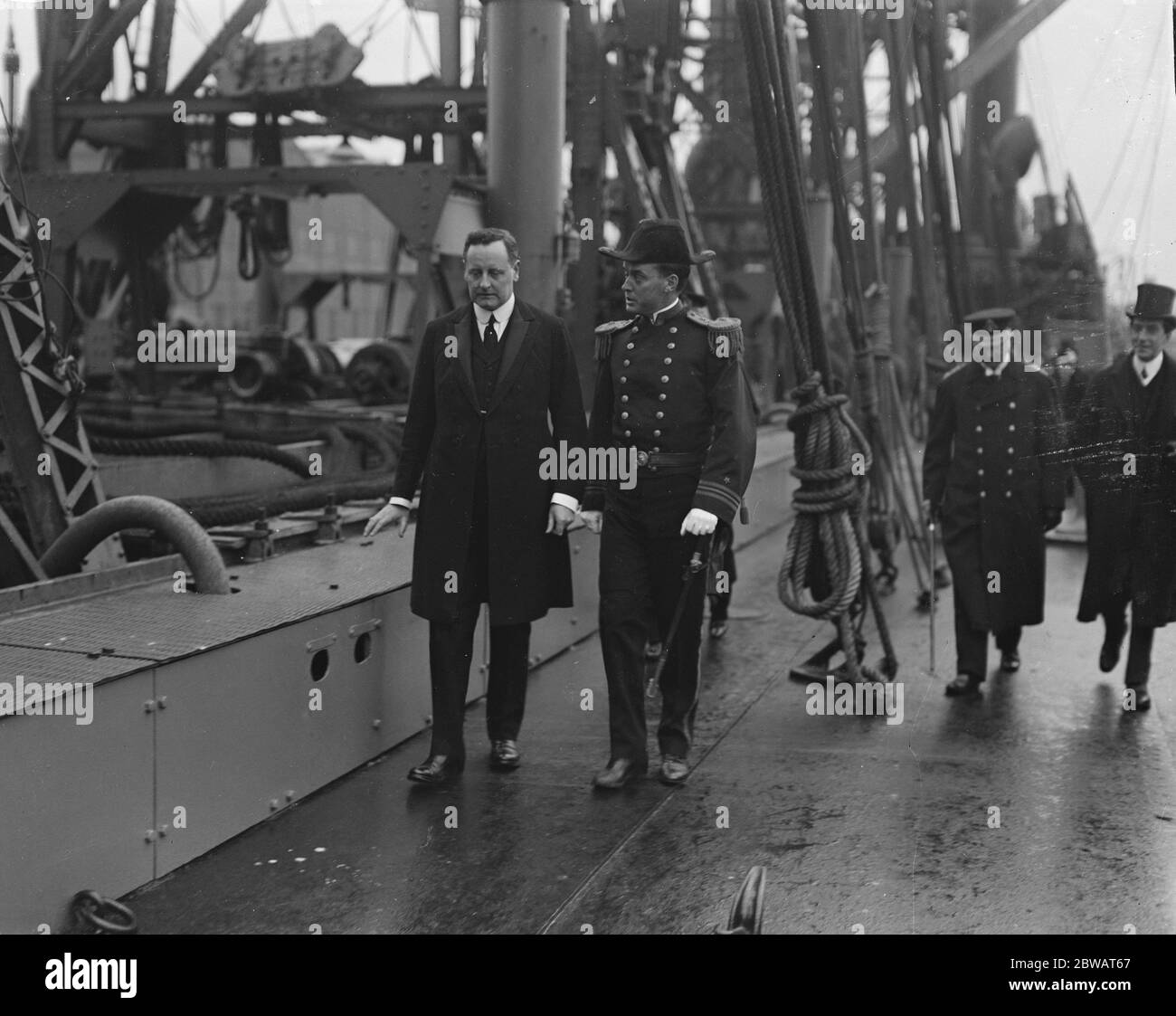American Navy Collier ' Jason ' As Santa Claus Ship Plymouth 1918 Stock Photo