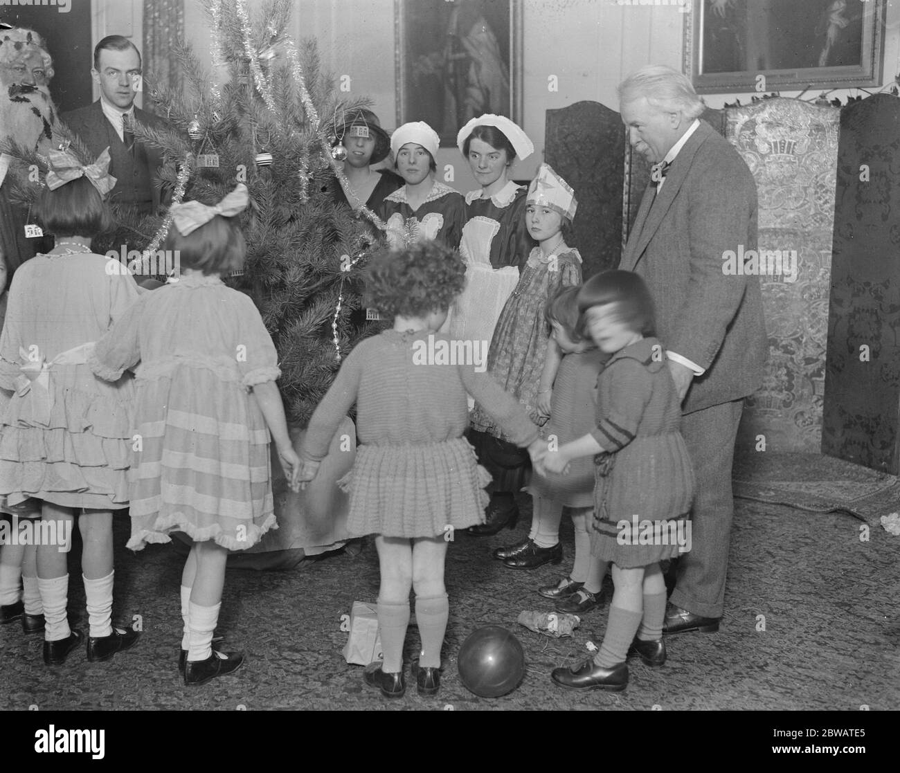 Mr David Lloyd George with children 1921 Stock Photo